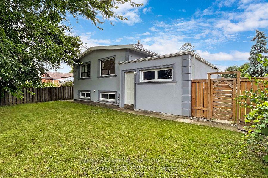 Photo 14 of Unit Lower, 142 Combe Avenue, North York, Bathurst Manor — HOMEH