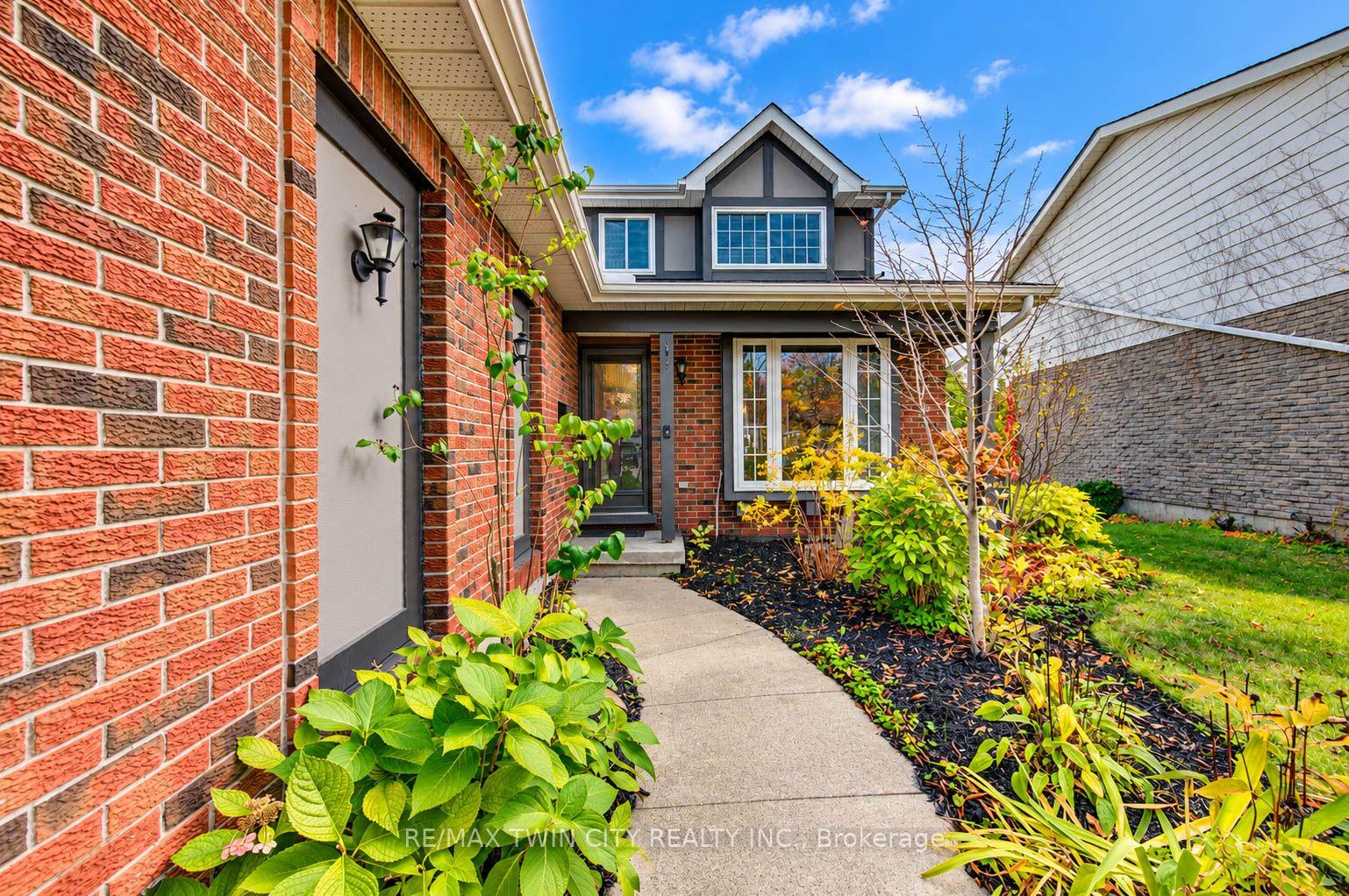 Photo 2 of 63 Winding Way, Kitchener, Forest Heights — HOMEH