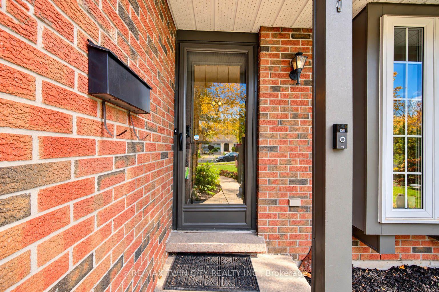 Photo 3 of 63 Winding Way, Kitchener, Forest Heights — HOMEH