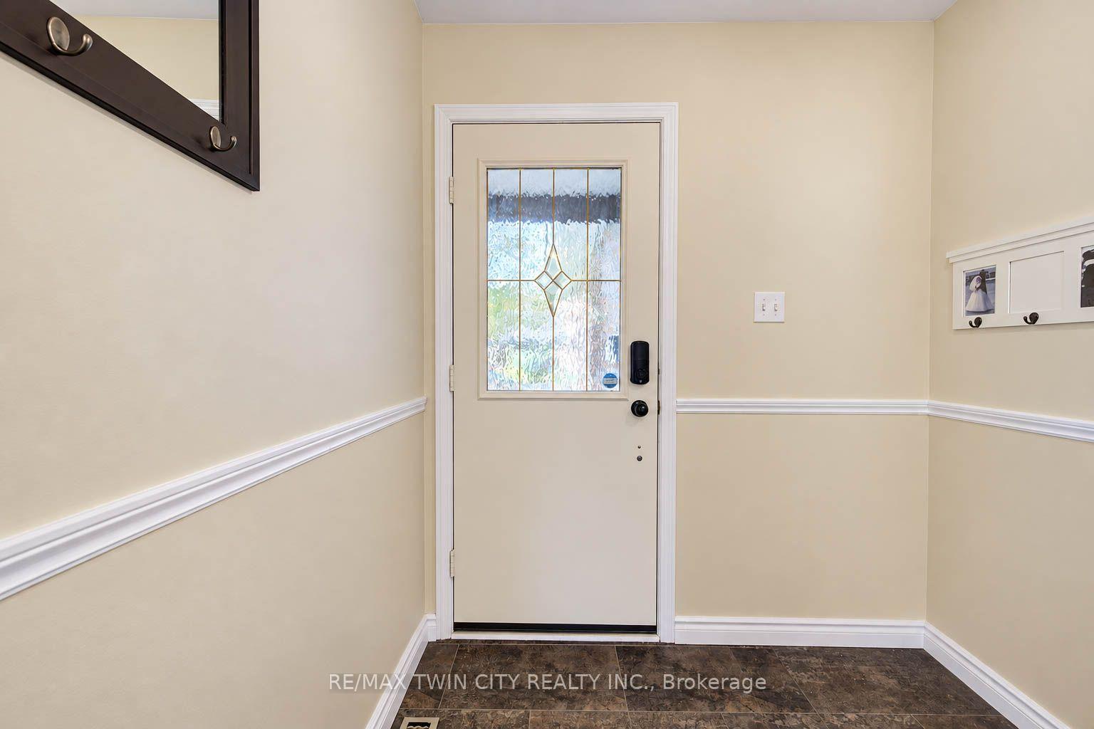 Photo 4 of 63 Winding Way, Kitchener, Forest Heights — HOMEH
