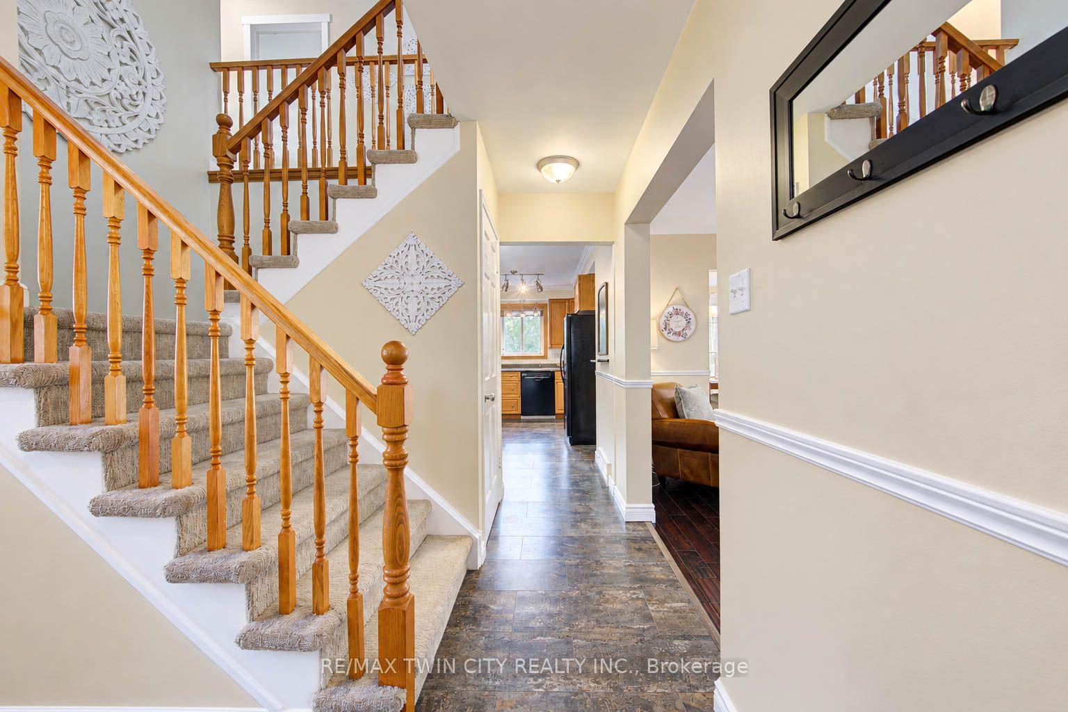 Photo 5 of 63 Winding Way, Kitchener, Forest Heights — HOMEH
