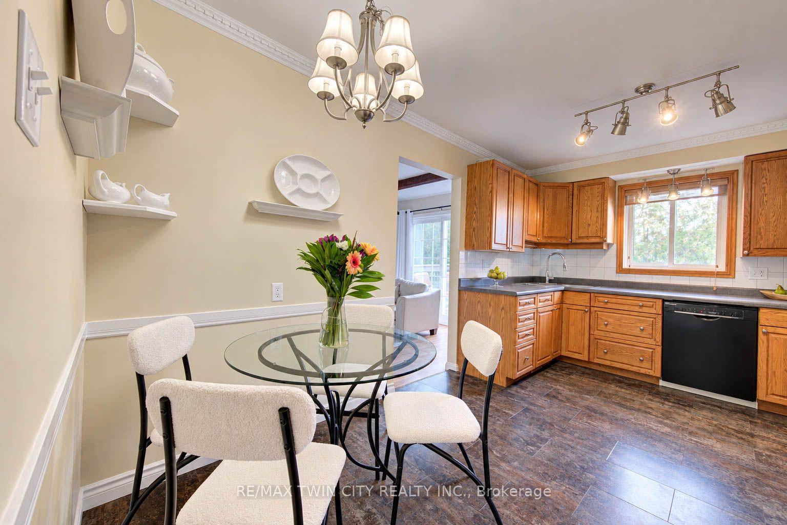 Photo 13 of 63 Winding Way, Kitchener, Forest Heights — HOMEH