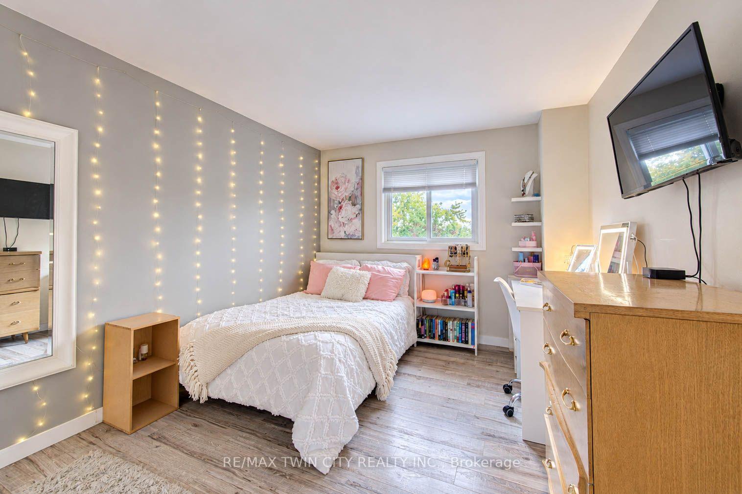Photo 21 of 63 Winding Way, Kitchener, Forest Heights — HOMEH