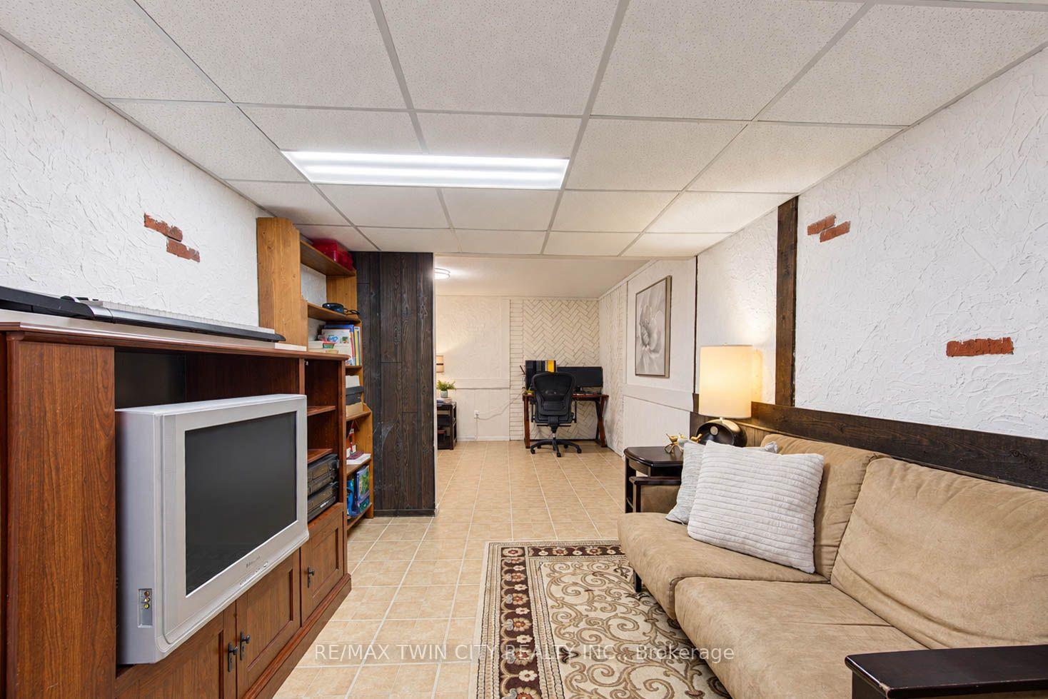 Photo 27 of 63 Winding Way, Kitchener, Forest Heights — HOMEH