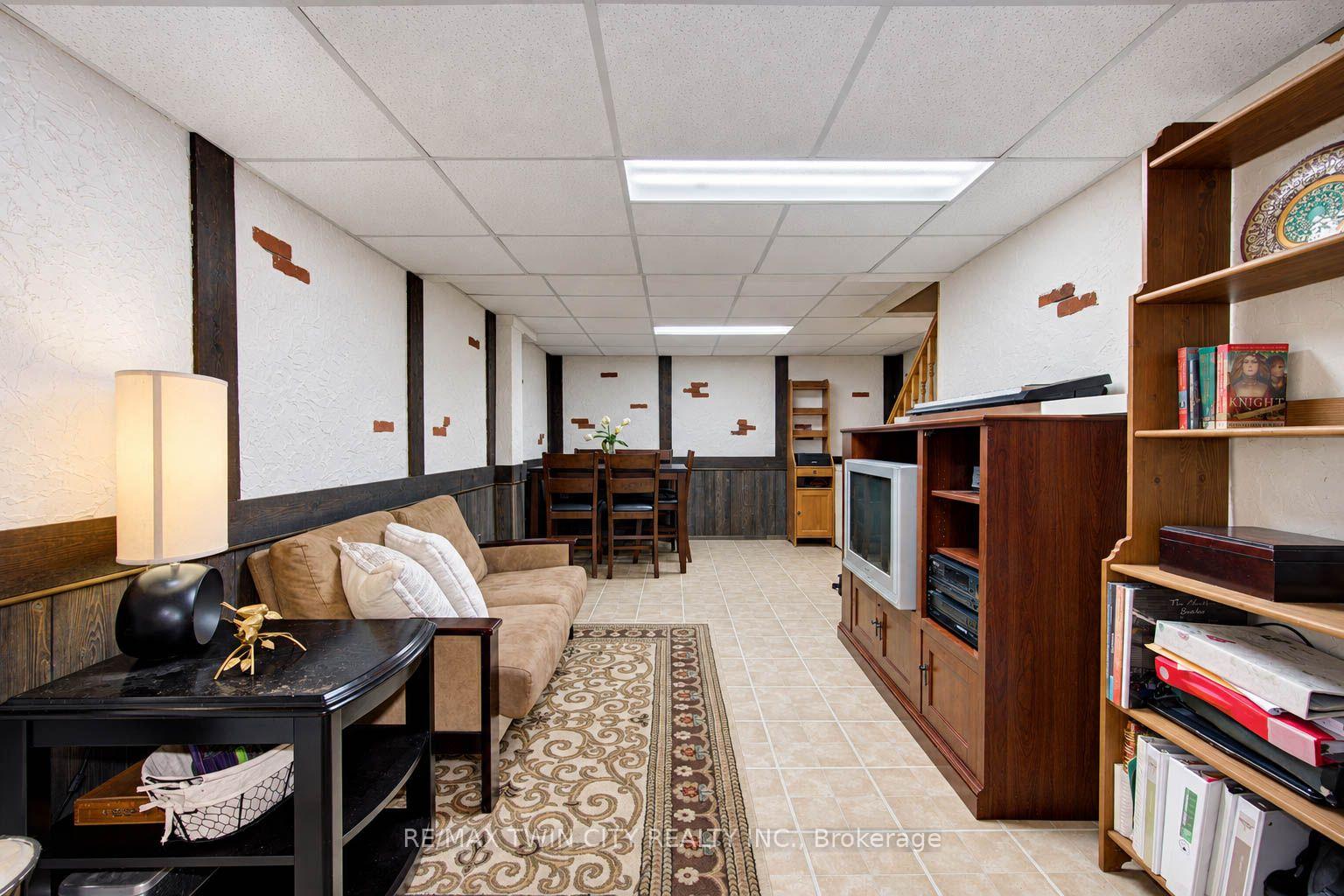 Photo 28 of 63 Winding Way, Kitchener, Forest Heights — HOMEH