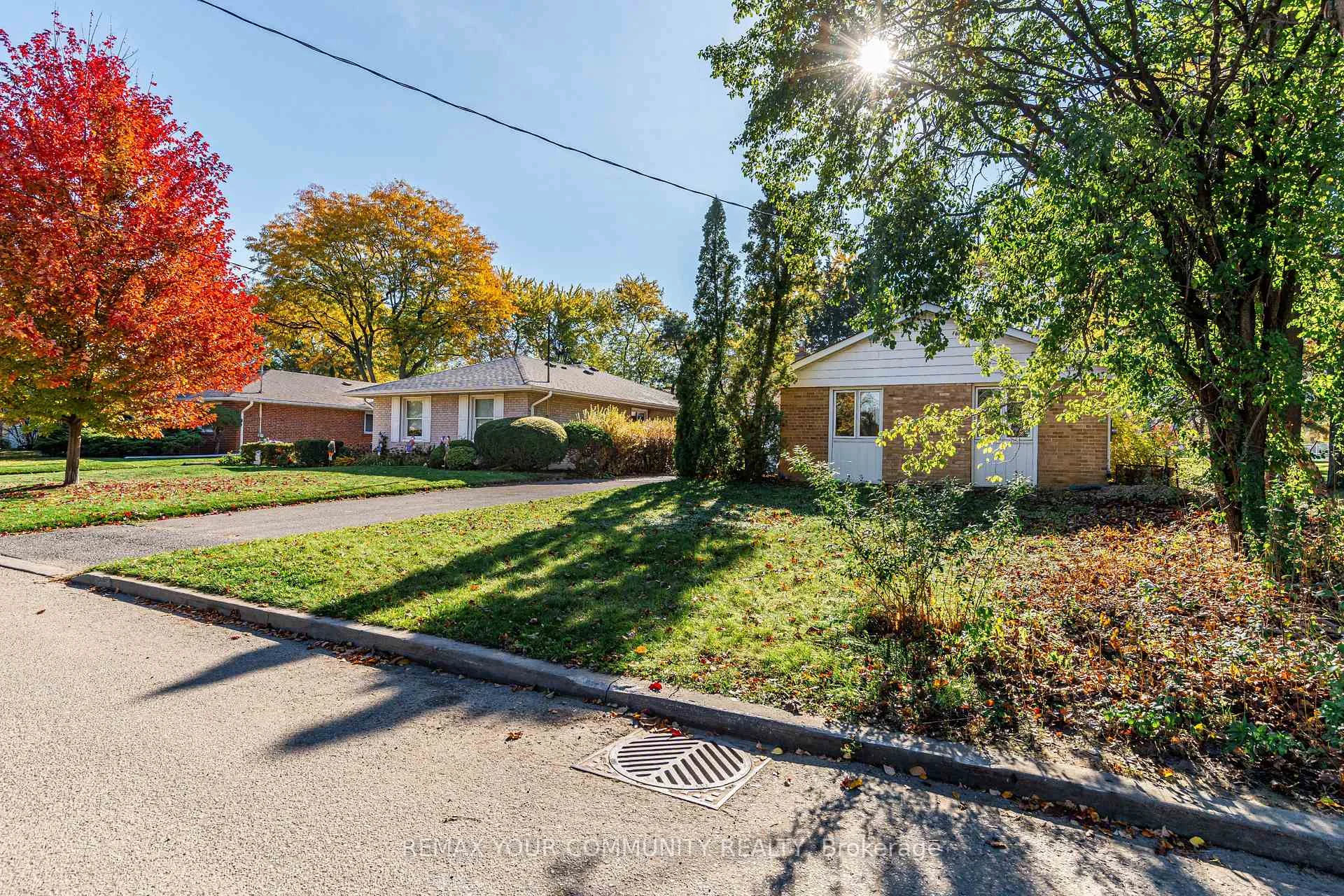 Photo 4 of Unit Main, 98 Wigmore Drive, North York, Victoria Village — HOMEH