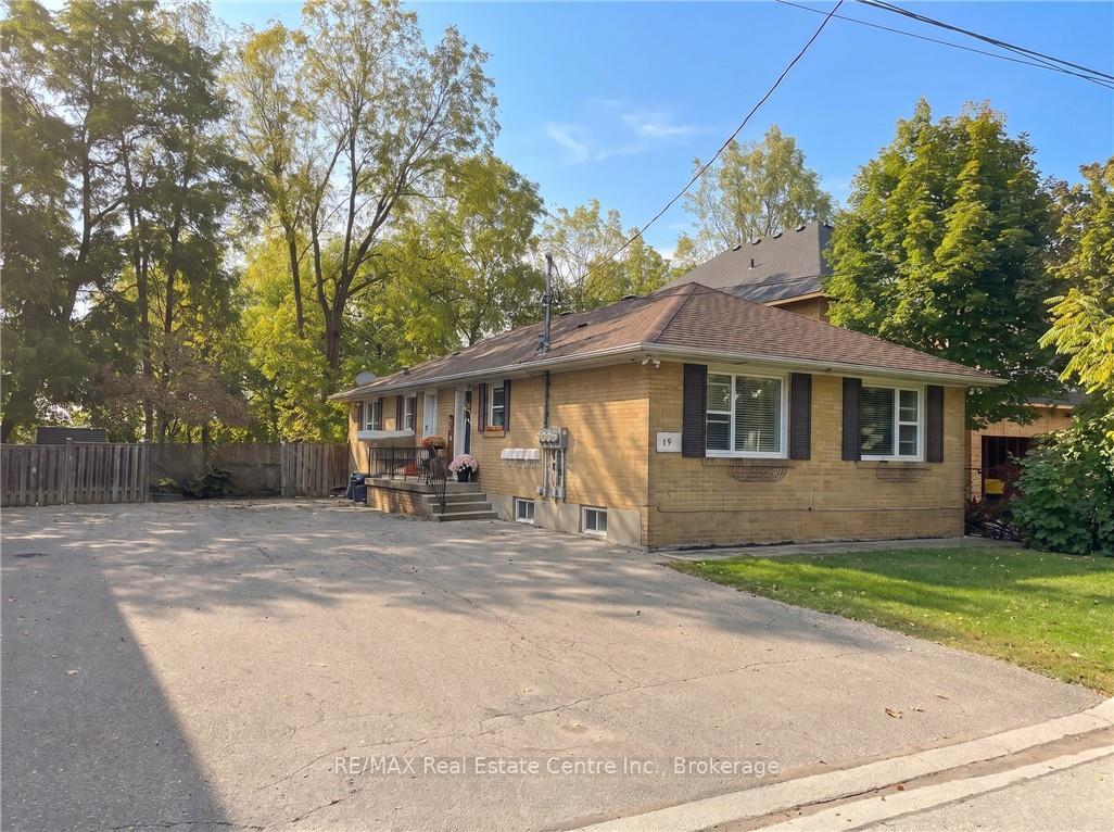 Photo 1 of 17 Academy Road, Halton Hills, Georgetown — HOMEH