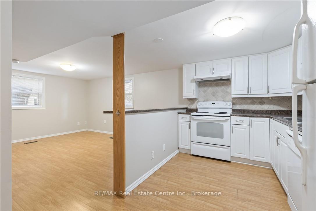 Photo 3 of 17 Academy Road, Halton Hills, Georgetown — HOMEH