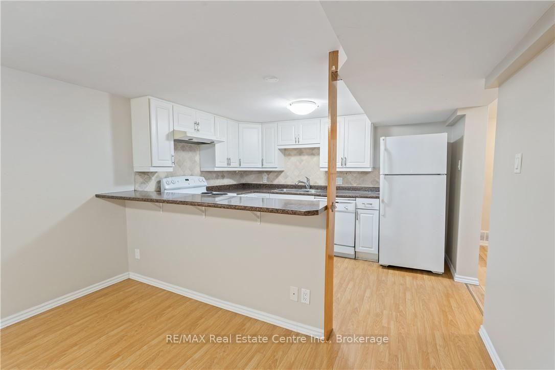 Photo 4 of 17 Academy Road, Halton Hills, Georgetown — HOMEH