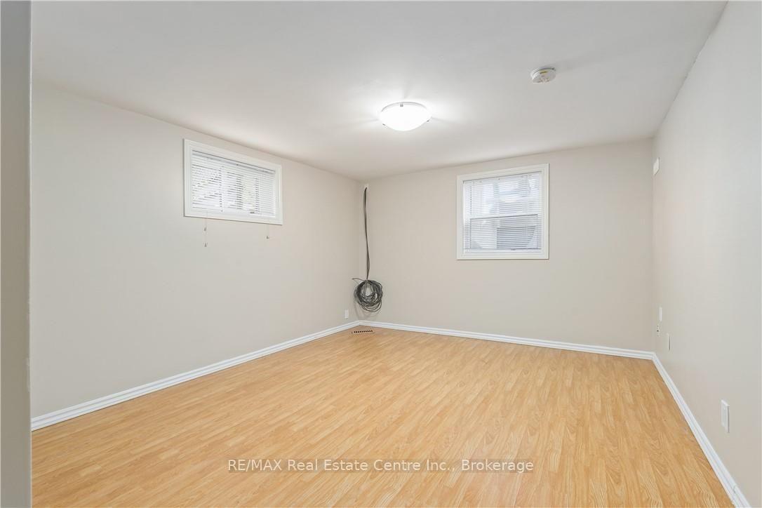 Photo 5 of 17 Academy Road, Halton Hills, Georgetown — HOMEH