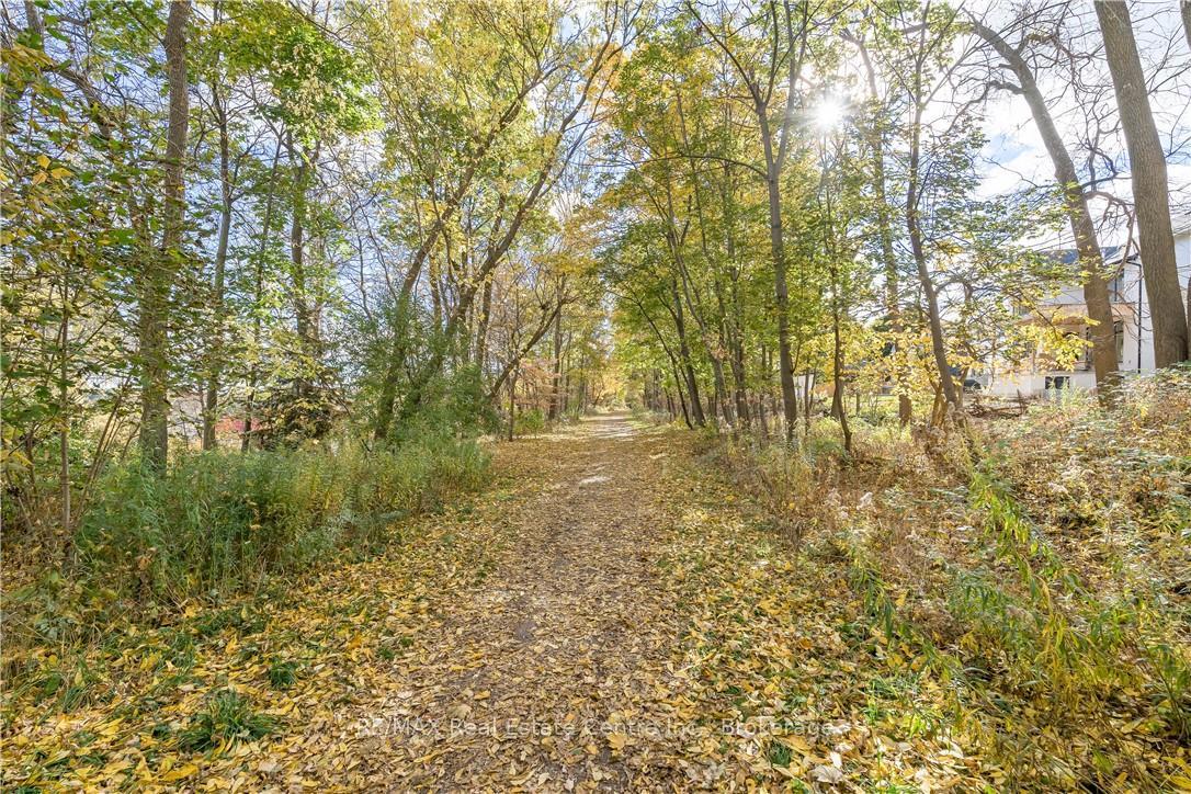 Photo 9 of 17 Academy Road, Halton Hills, Georgetown — HOMEH