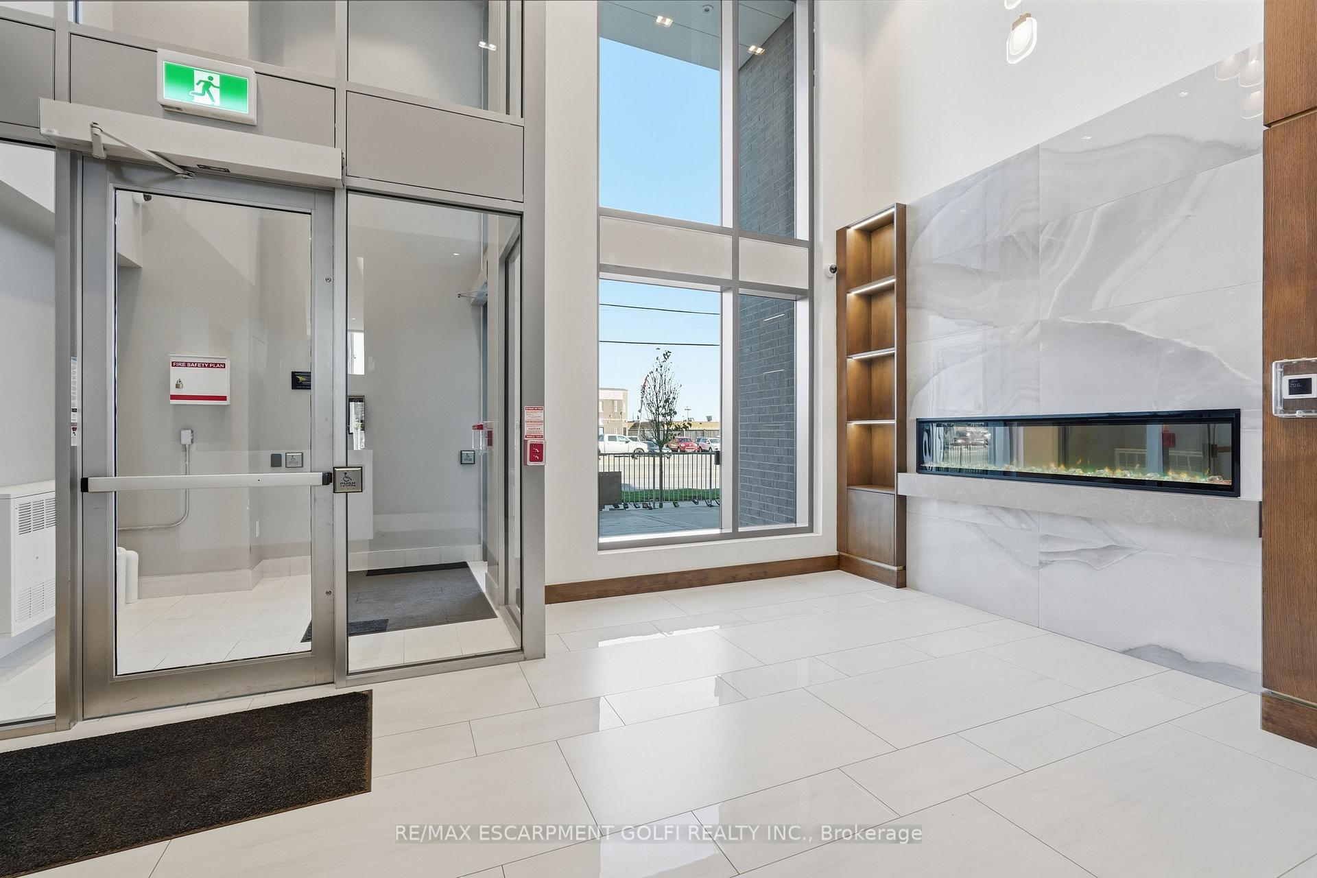 Photo 4 of Unit 302, 2782 Barton Street E, Hamilton, Riverdale — HOMEH