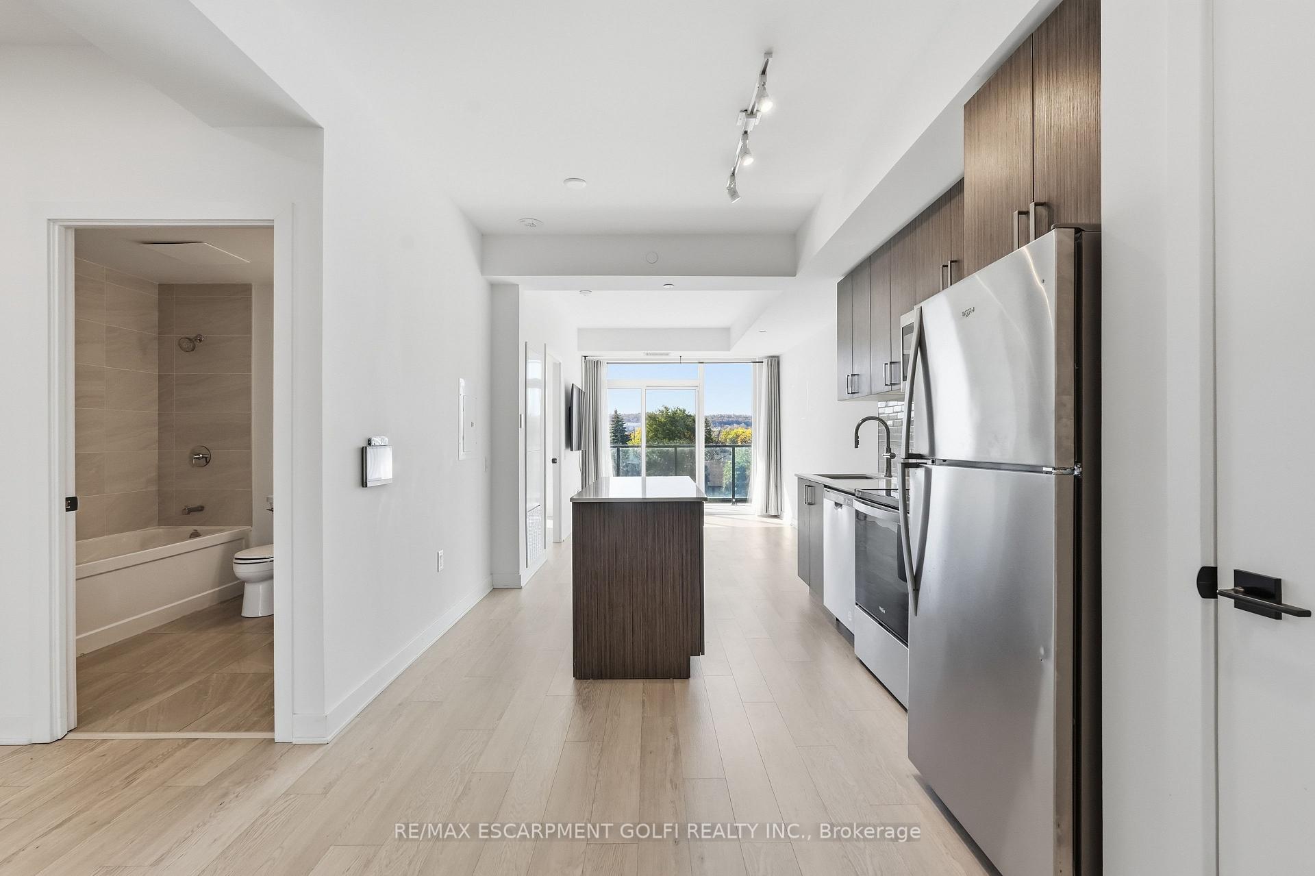 Photo 7 of Unit 302, 2782 Barton Street E, Hamilton, Riverdale — HOMEH