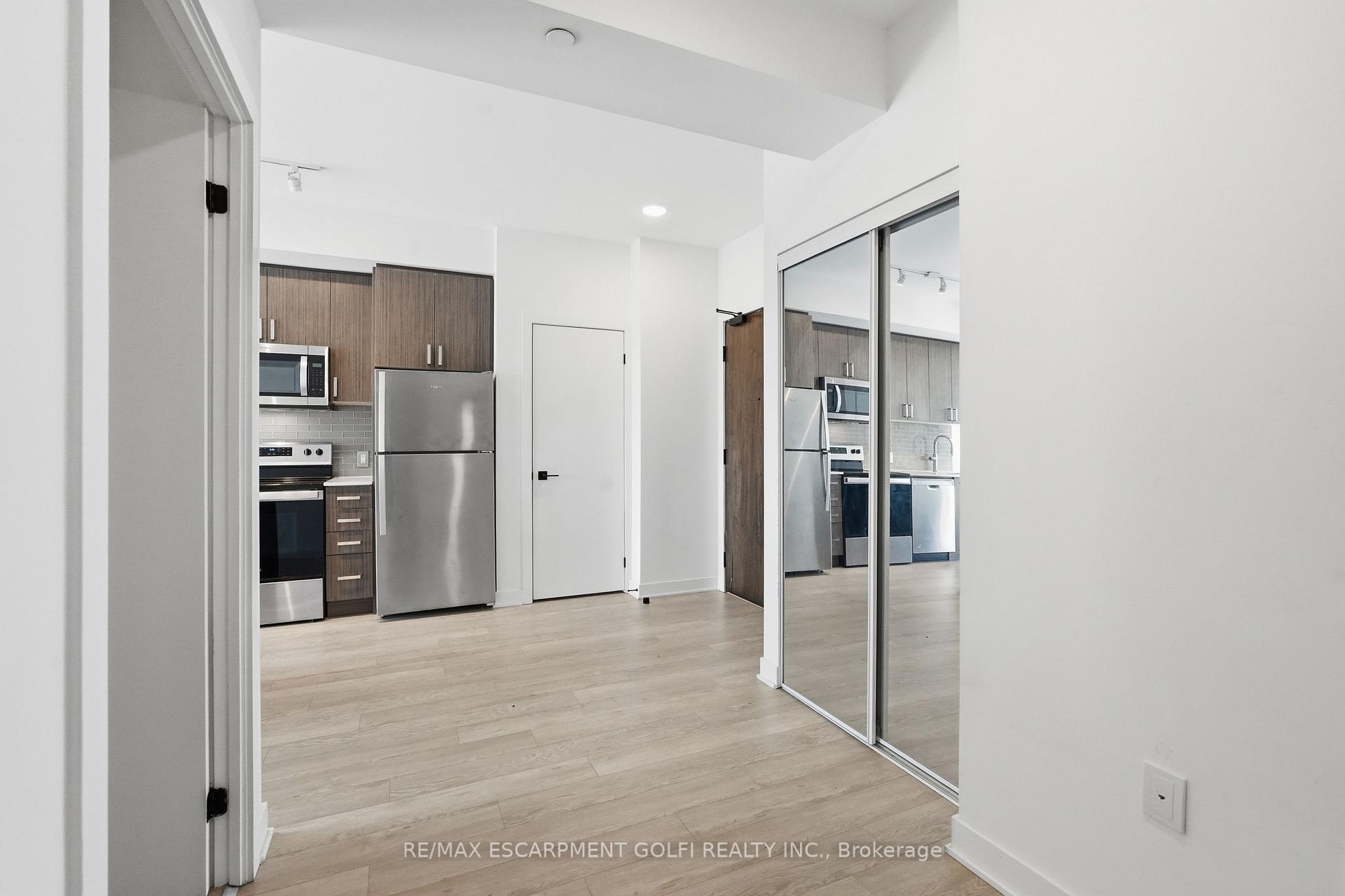 Photo 8 of Unit 302, 2782 Barton Street E, Hamilton, Riverdale — HOMEH