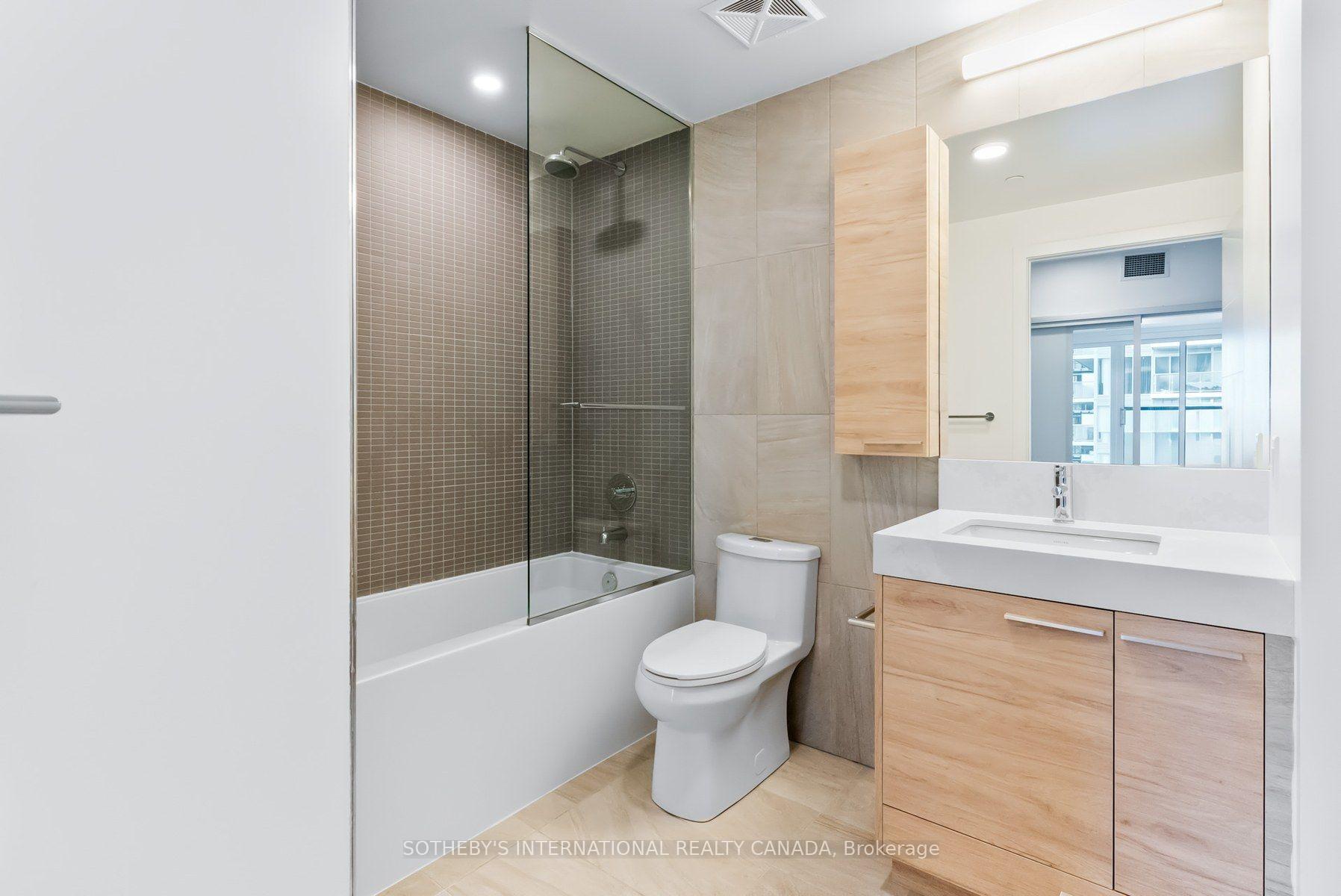 Photo 10 of Unit 3301, 200 Redpath Avenue, Toronto, Mount Pleasant East — HOMEH