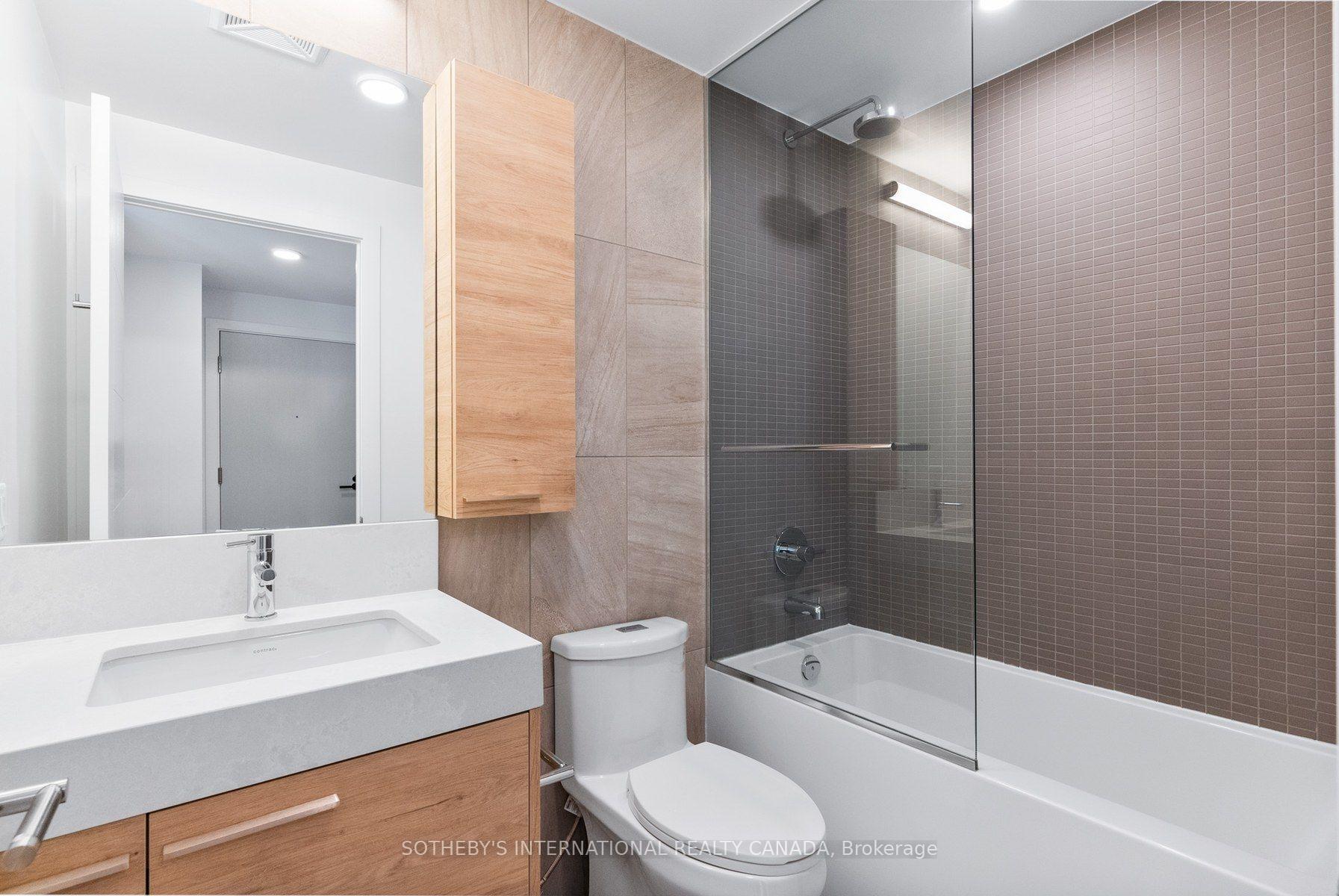 Photo 3 of Unit 1109, 200 Redpath Avenue, Toronto, Mount Pleasant East — HOMEH