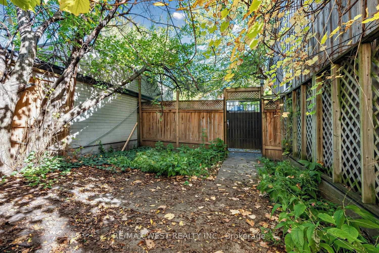 Photo 6 of 279 Brunswick Avenue, Toronto, University — HOMEH