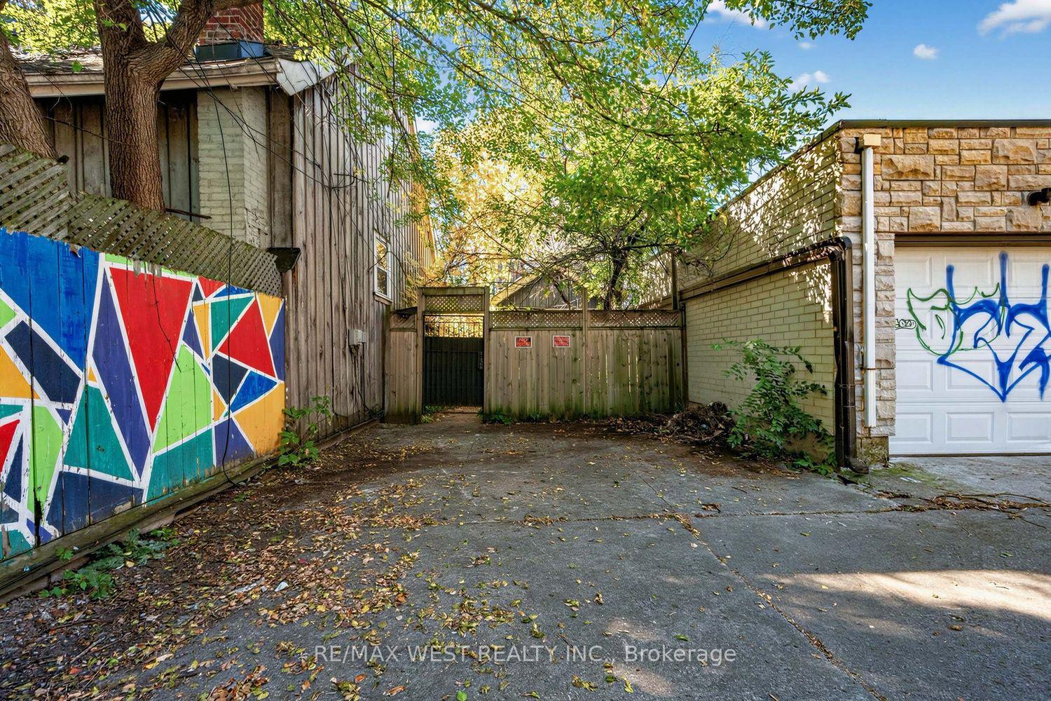 Photo 8 of 279 Brunswick Avenue, Toronto, University — HOMEH