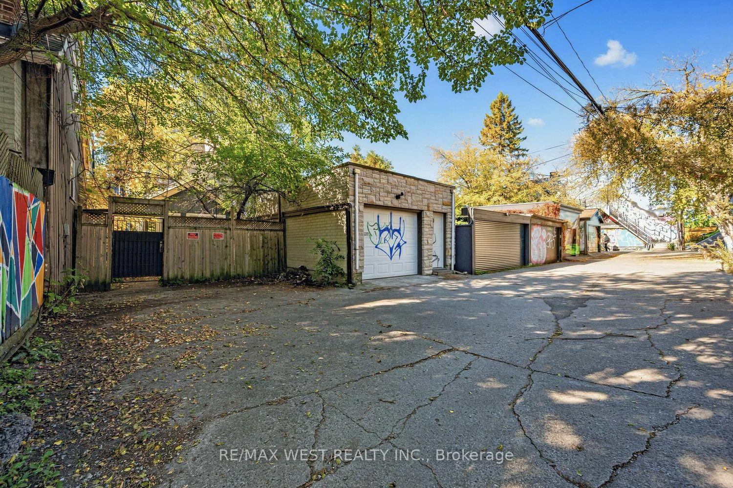 Photo 9 of 279 Brunswick Avenue, Toronto, University — HOMEH