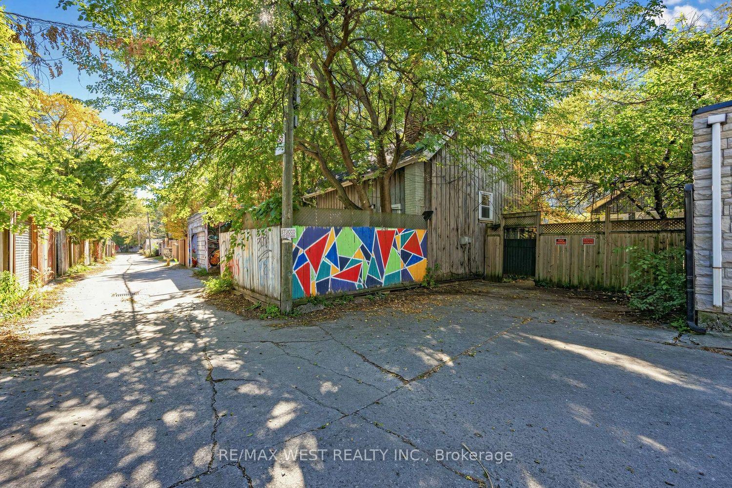 Photo 10 of 279 Brunswick Avenue, Toronto, University — HOMEH