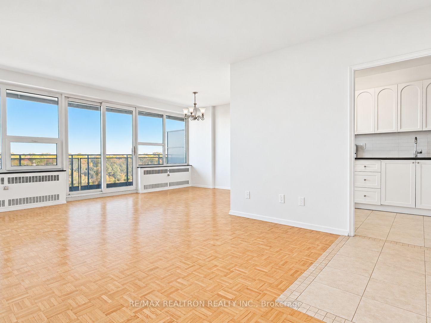 Photo of Unit 804, 10 Shallmar Boulevard