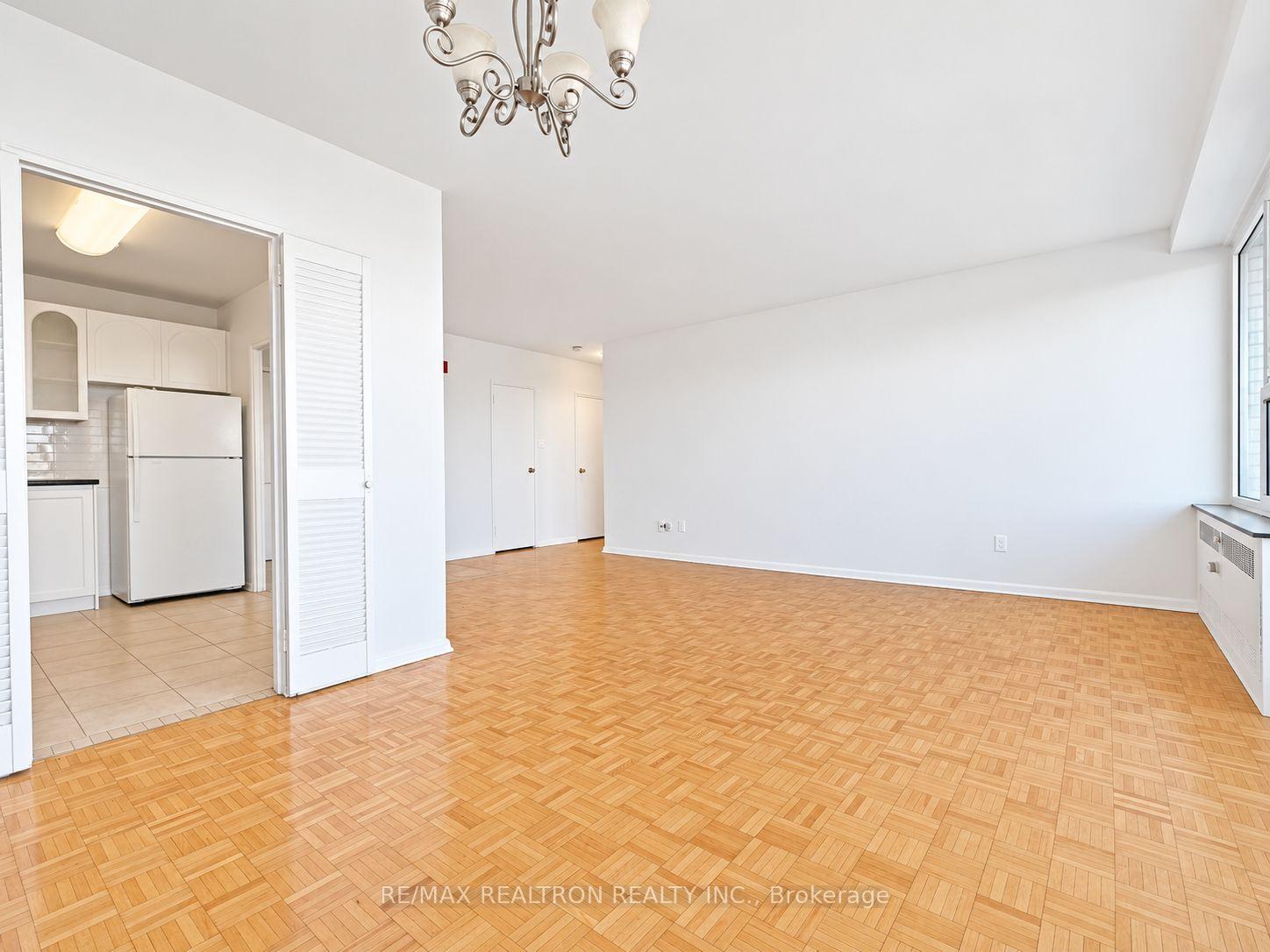 Photo 2 of Unit 804, 10 Shallmar Boulevard, Toronto, Forest Hill North — HOMEH