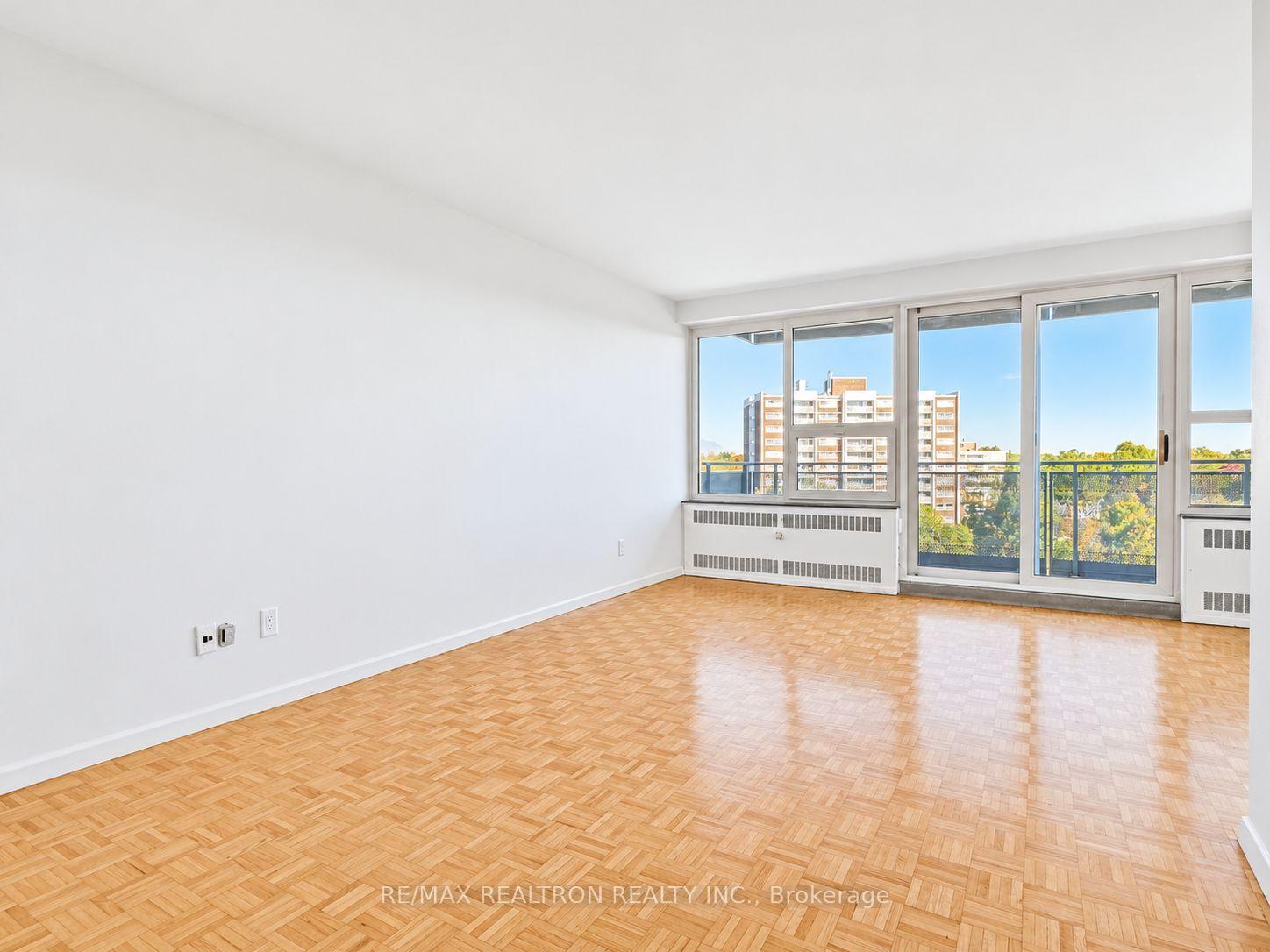 Photo 4 of Unit 804, 10 Shallmar Boulevard, Toronto, Forest Hill North — HOMEH
