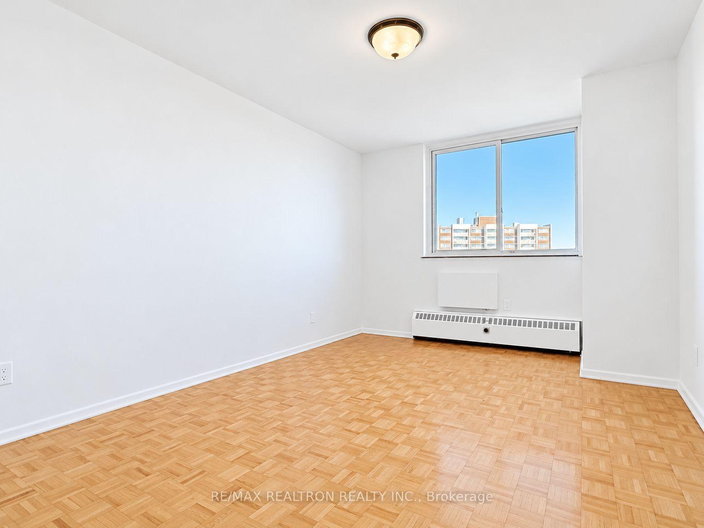 Photo 7 of Unit 804, 10 Shallmar Boulevard, Toronto, Forest Hill North — HOMEH