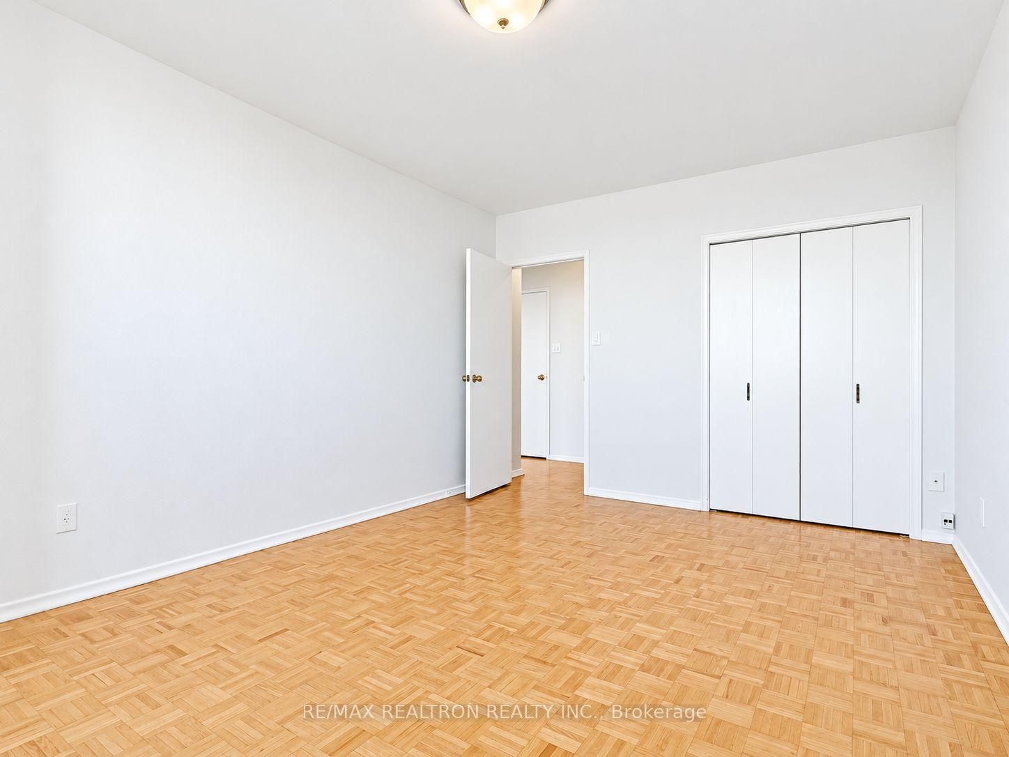 Photo 8 of Unit 804, 10 Shallmar Boulevard, Toronto, Forest Hill North — HOMEH
