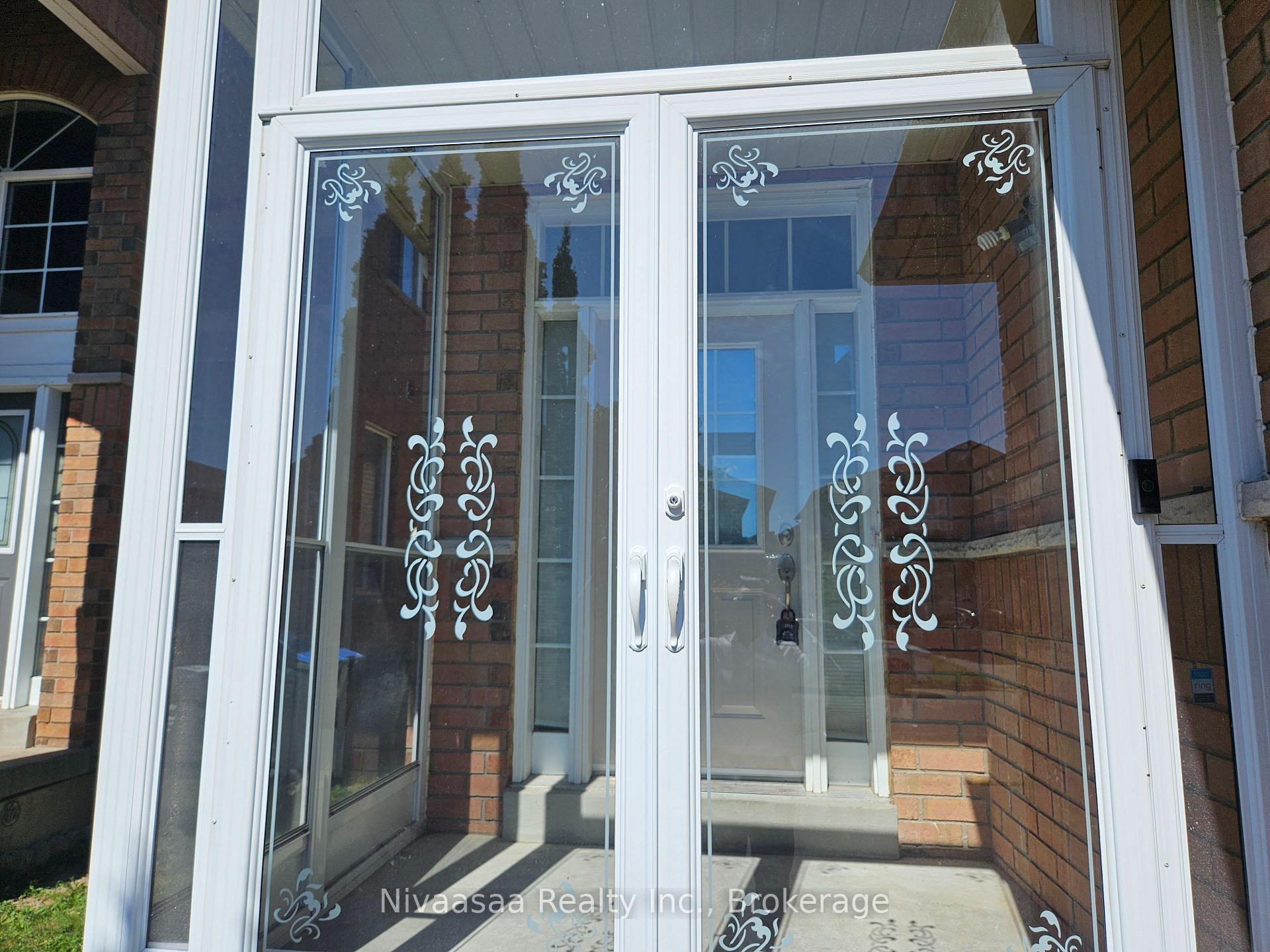 Photo 2 of 926 Ledbury Crescent, Mississauga, East Credit — HOMEH