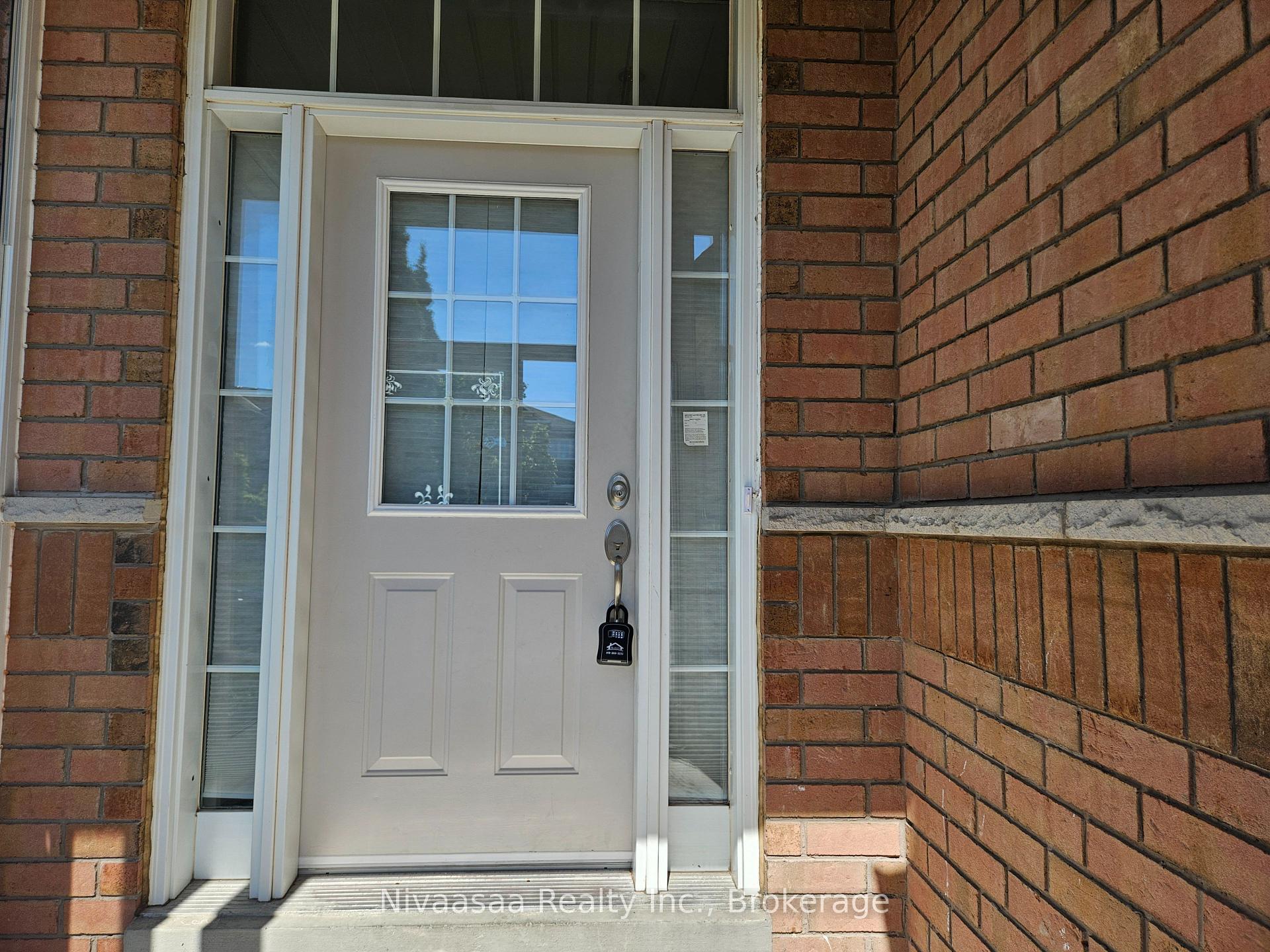 Photo 3 of 926 Ledbury Crescent, Mississauga, East Credit — HOMEH