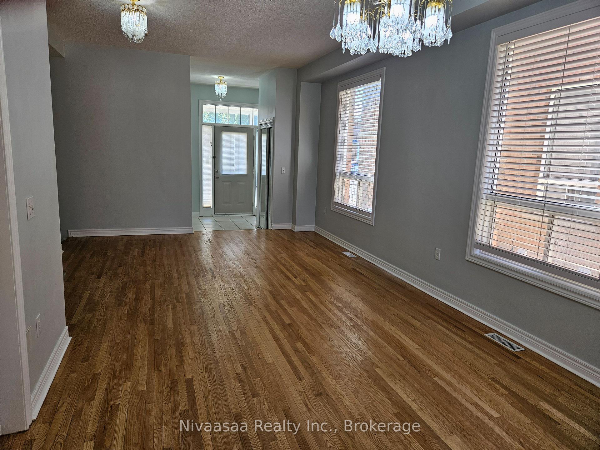 Photo 4 of 926 Ledbury Crescent, Mississauga, East Credit — HOMEH
