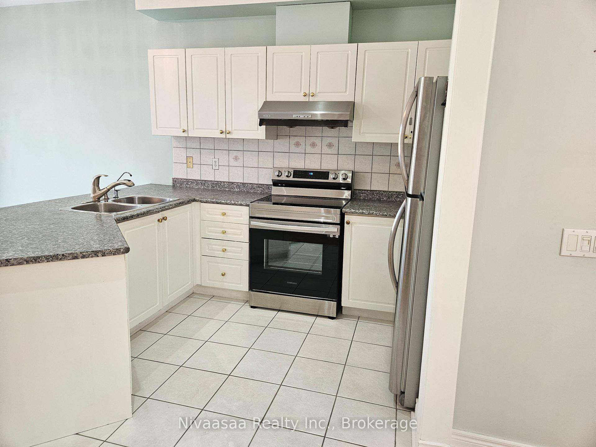 Photo 5 of 926 Ledbury Crescent, Mississauga, East Credit — HOMEH