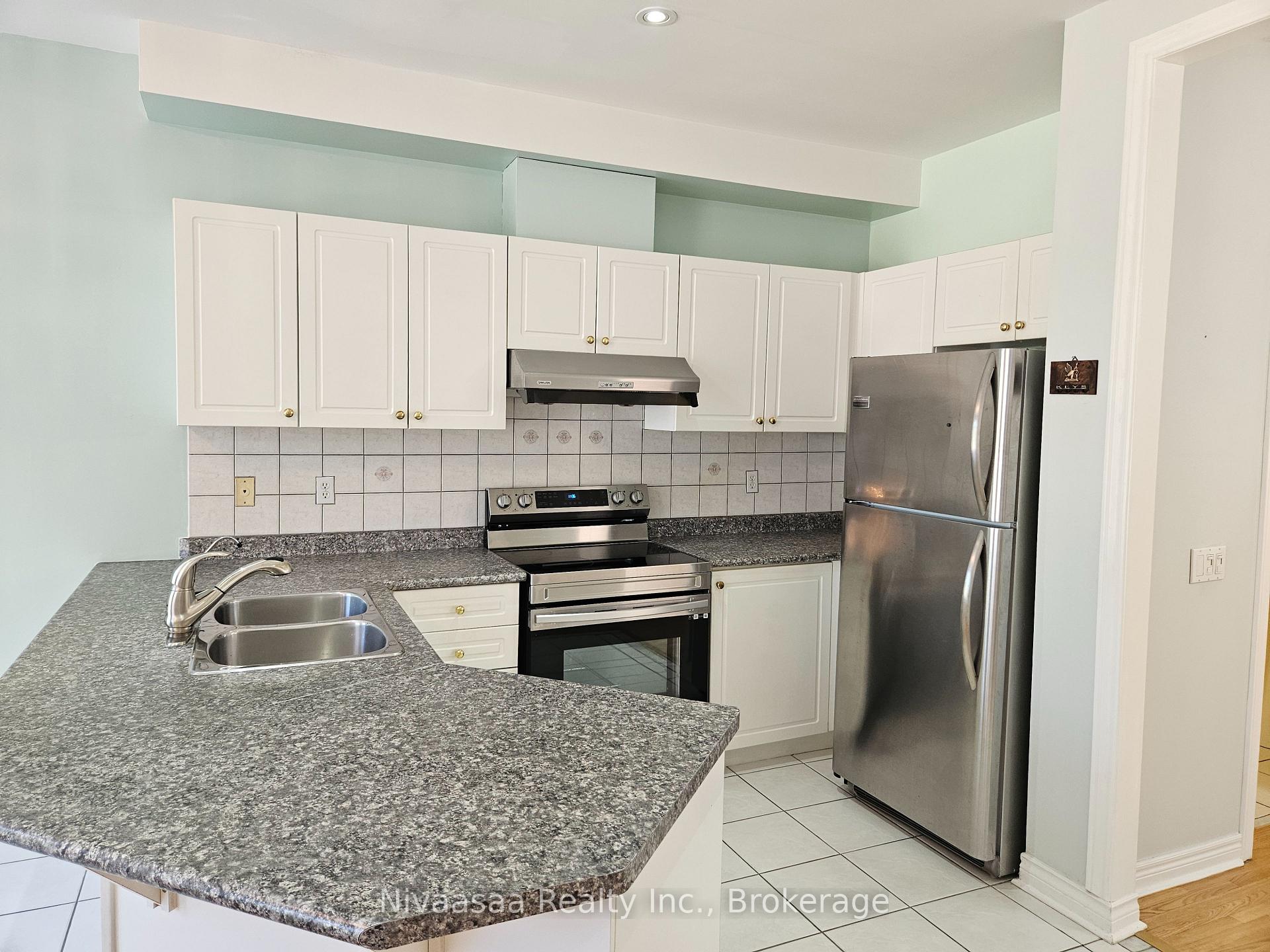 Photo 6 of 926 Ledbury Crescent, Mississauga, East Credit — HOMEH