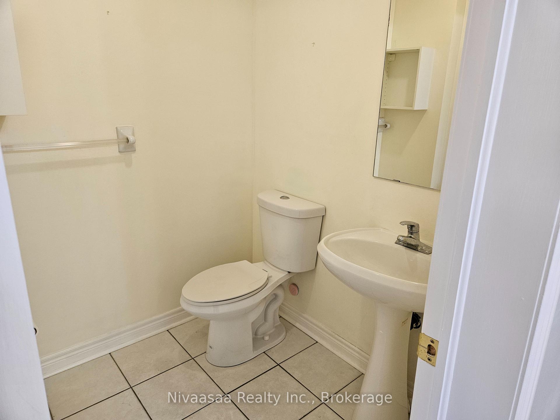 Photo 8 of 926 Ledbury Crescent, Mississauga, East Credit — HOMEH