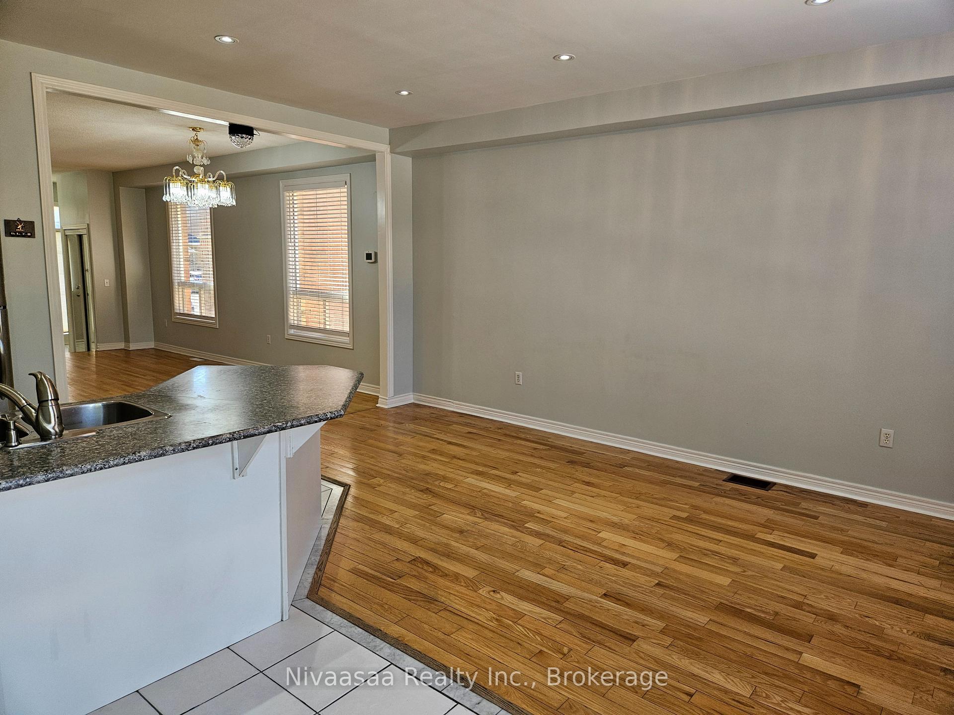 Photo 10 of 926 Ledbury Crescent, Mississauga, East Credit — HOMEH