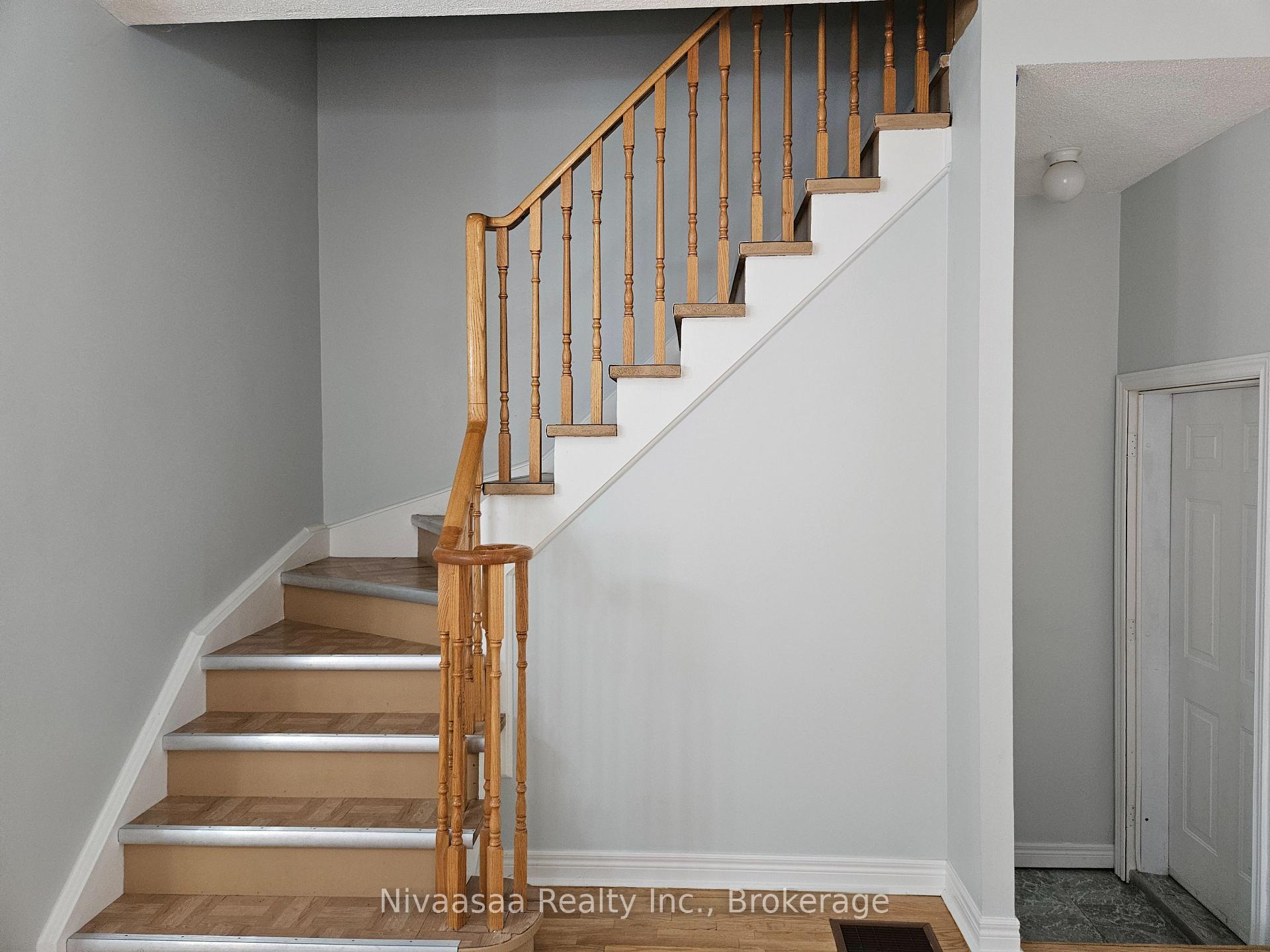 Photo 11 of 926 Ledbury Crescent, Mississauga, East Credit — HOMEH