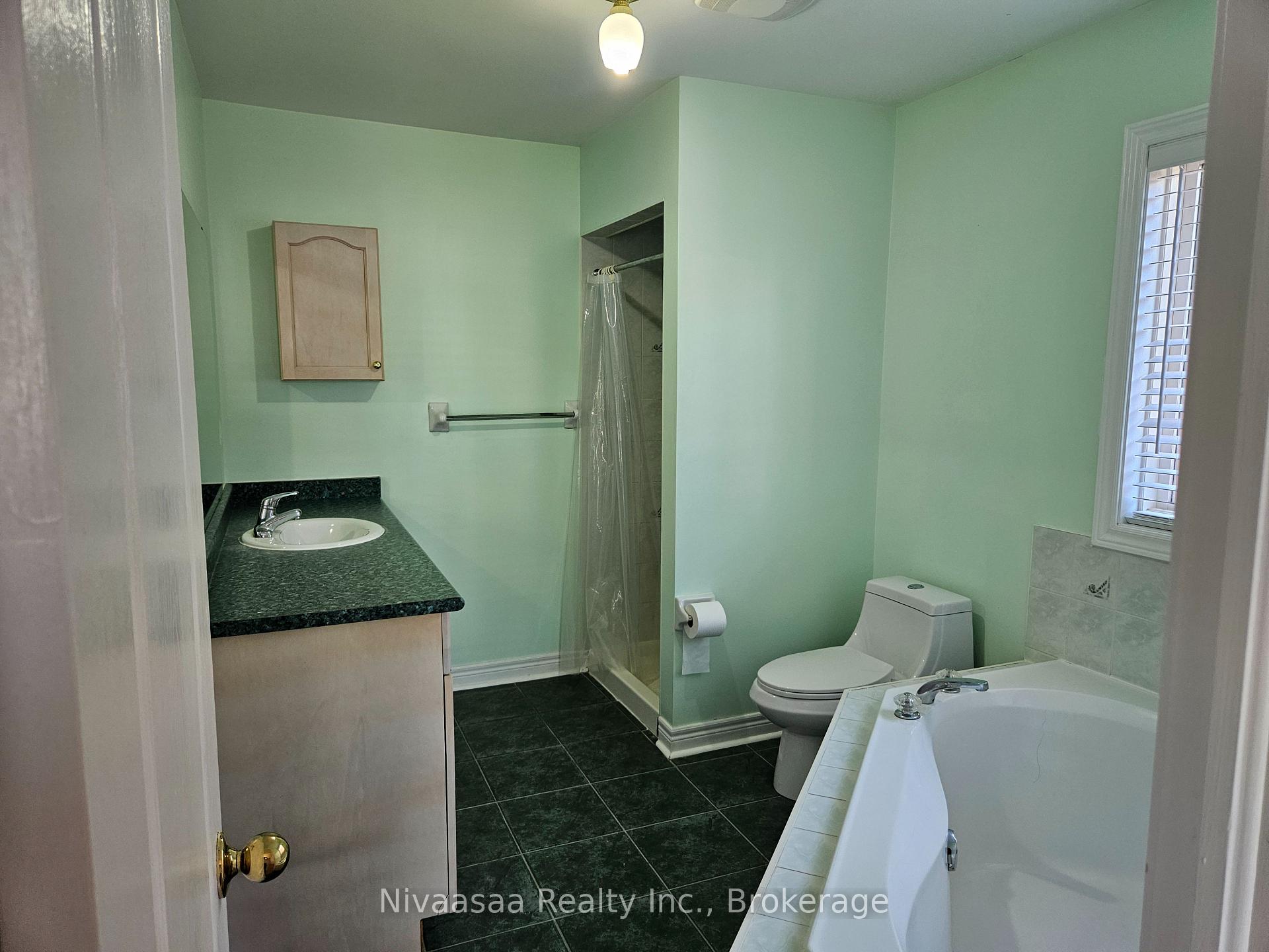 Photo 16 of 926 Ledbury Crescent, Mississauga, East Credit — HOMEH