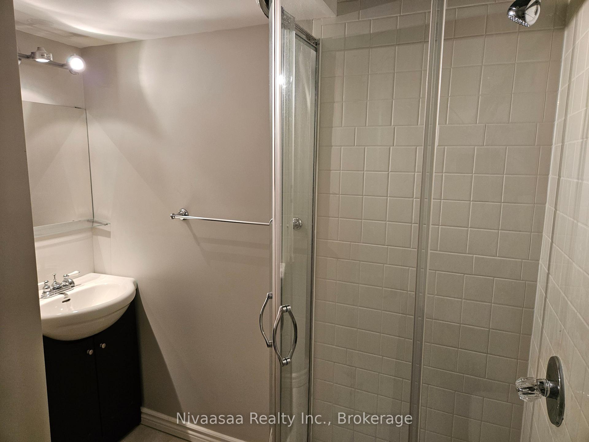 Photo 24 of 926 Ledbury Crescent, Mississauga, East Credit — HOMEH
