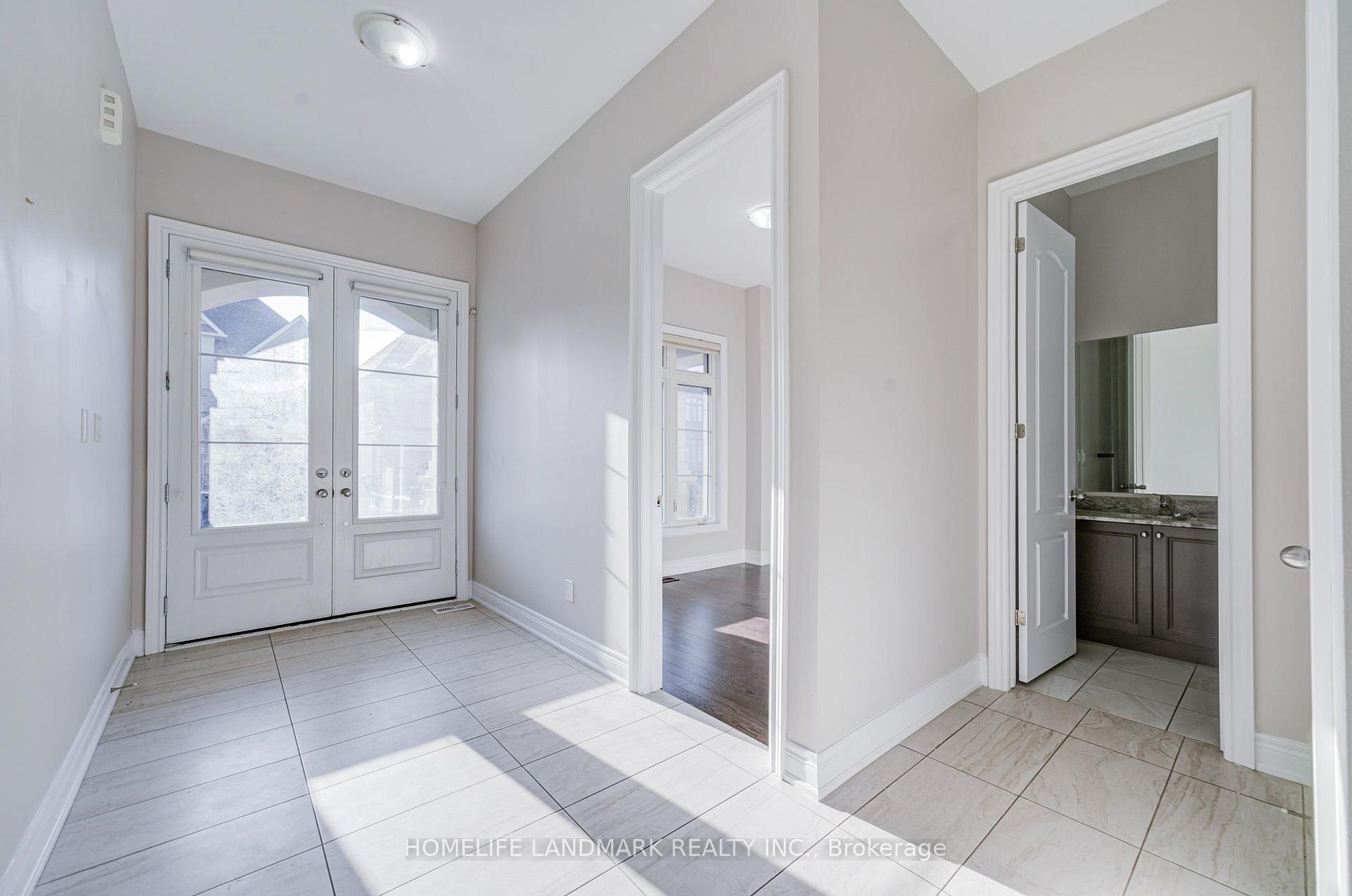 Photo 2 of 7 Malaspina Close, Brampton, Bram West — HOMEH