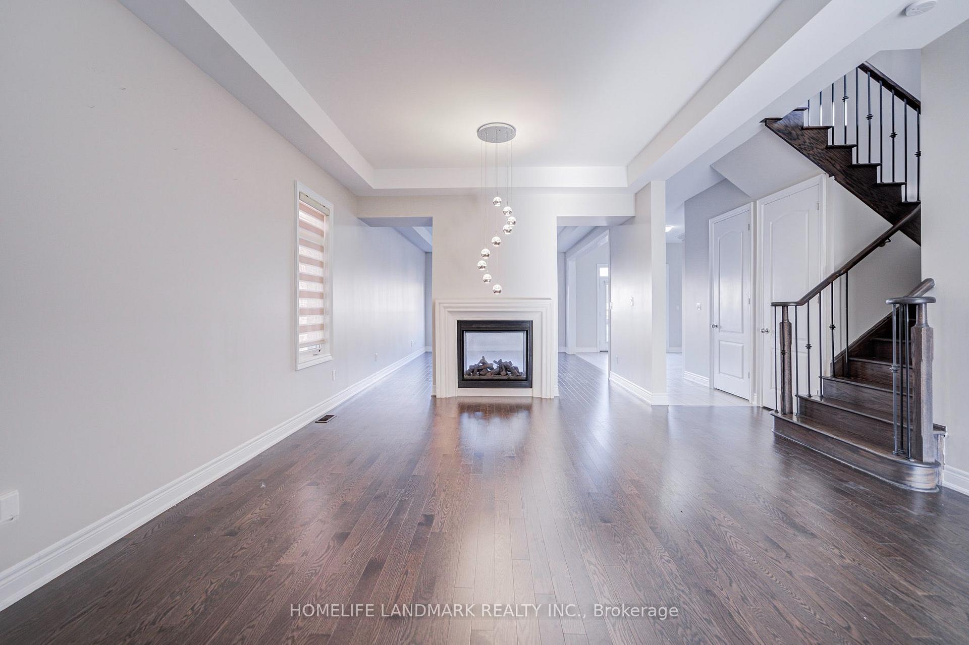 Photo 6 of 7 Malaspina Close, Brampton, Bram West — HOMEH