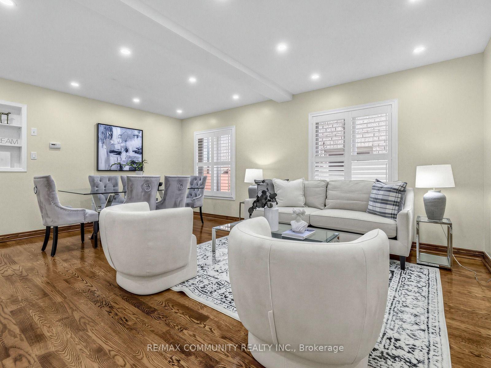 Photo 4 of 117 Tara Crescent, Markham, Cedarwood — HOMEH