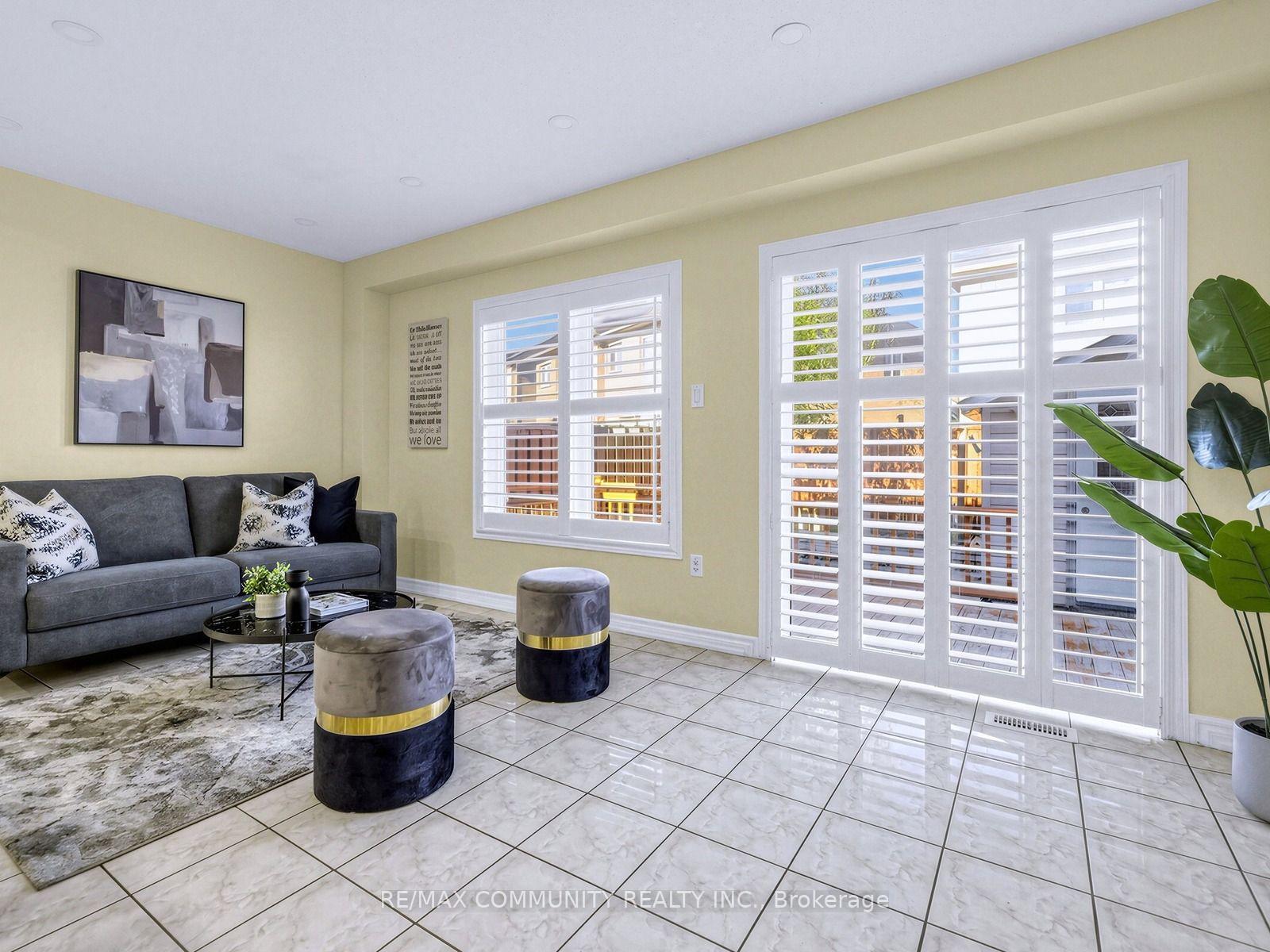 Photo 7 of 117 Tara Crescent, Markham, Cedarwood — HOMEH