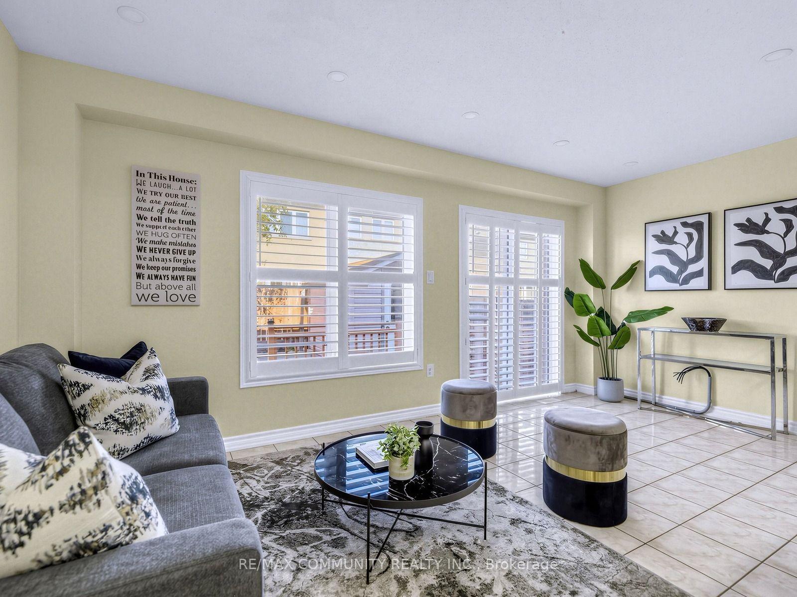 Photo 8 of 117 Tara Crescent, Markham, Cedarwood — HOMEH