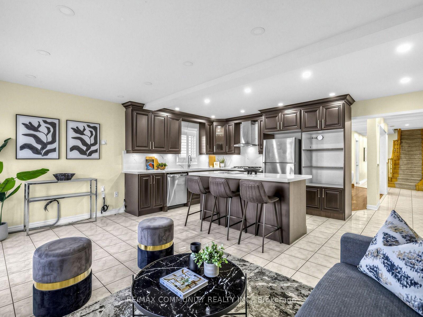 Photo 9 of 117 Tara Crescent, Markham, Cedarwood — HOMEH