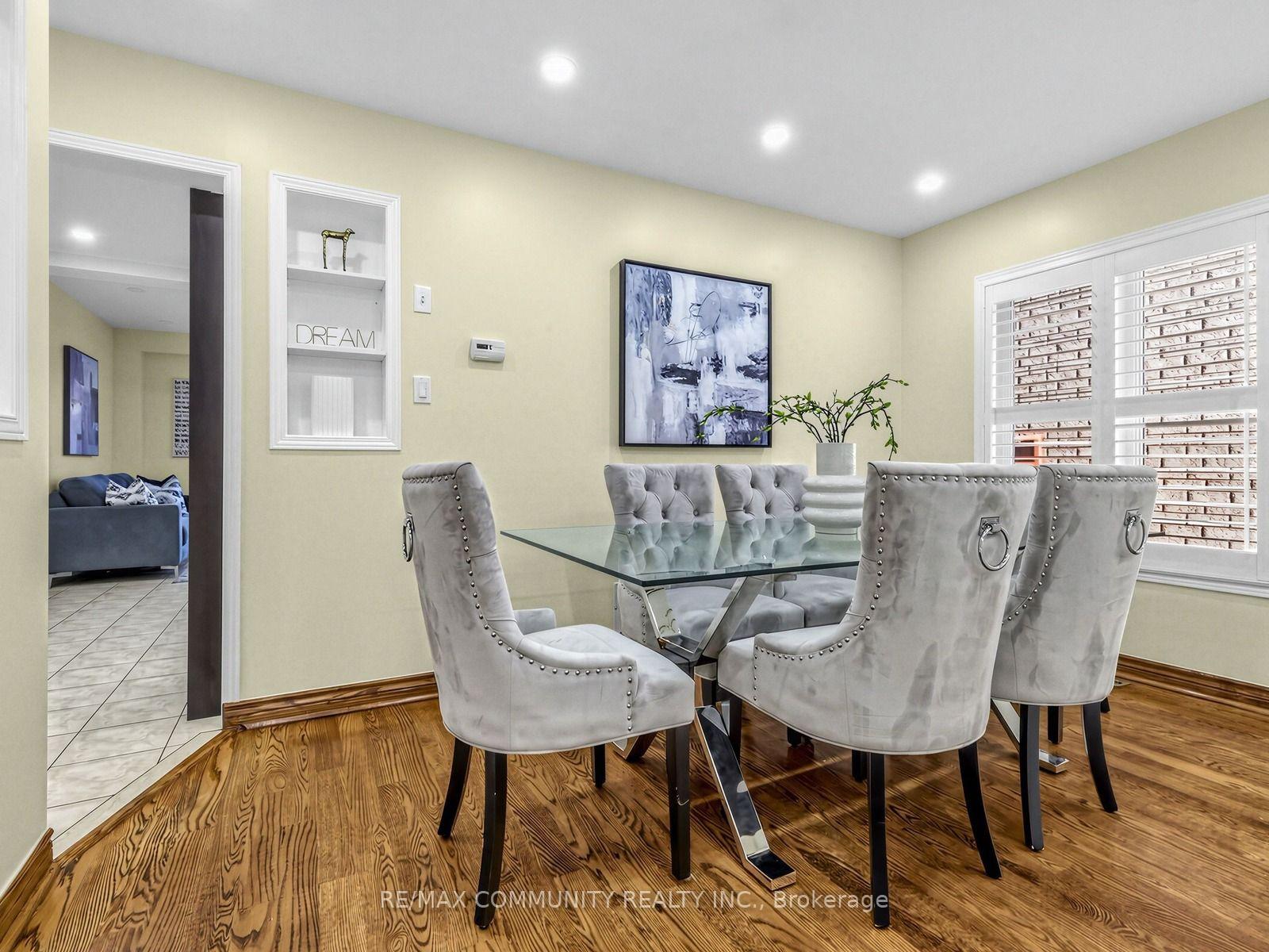 Photo 10 of 117 Tara Crescent, Markham, Cedarwood — HOMEH
