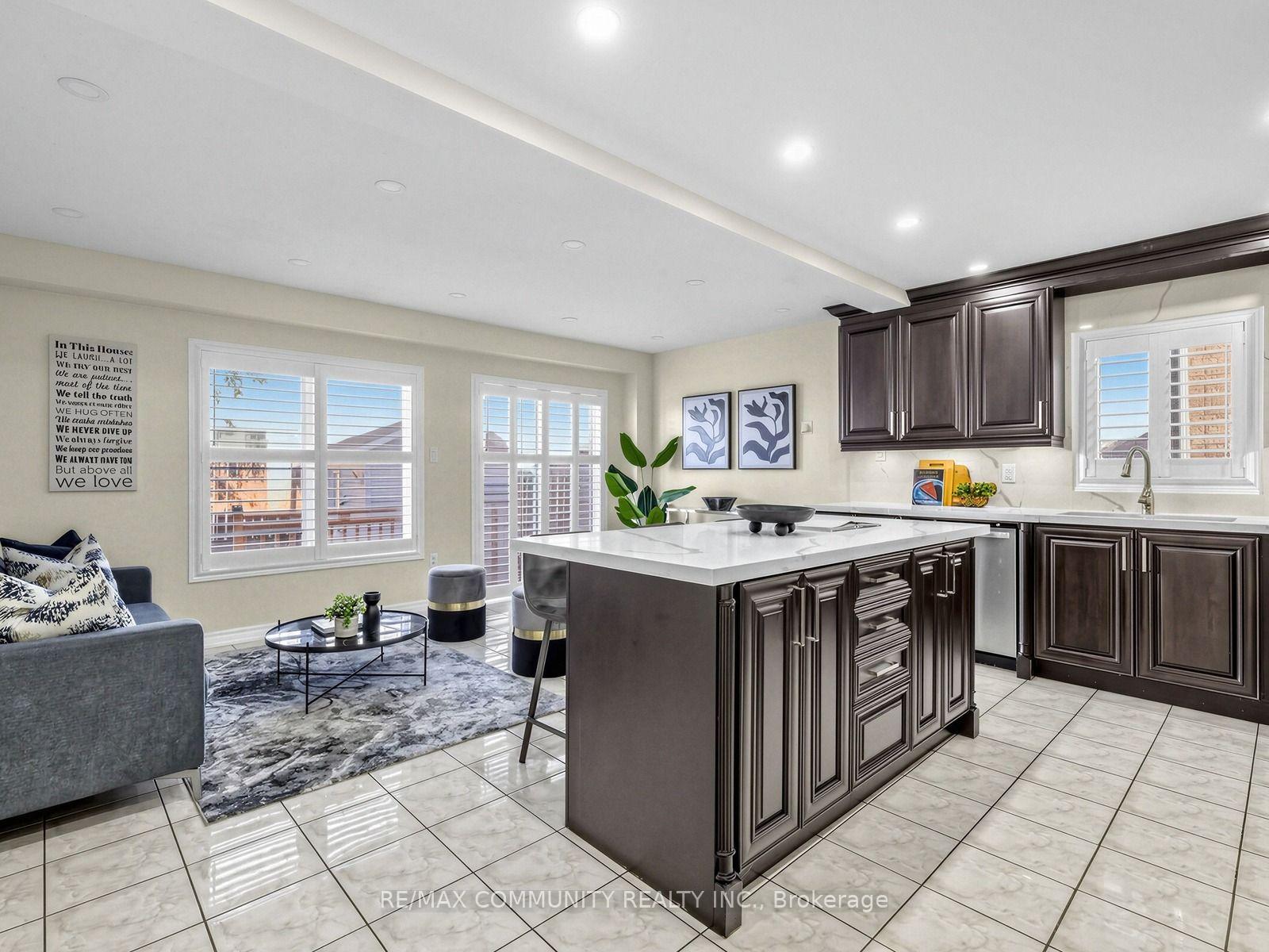 Photo 11 of 117 Tara Crescent, Markham, Cedarwood — HOMEH