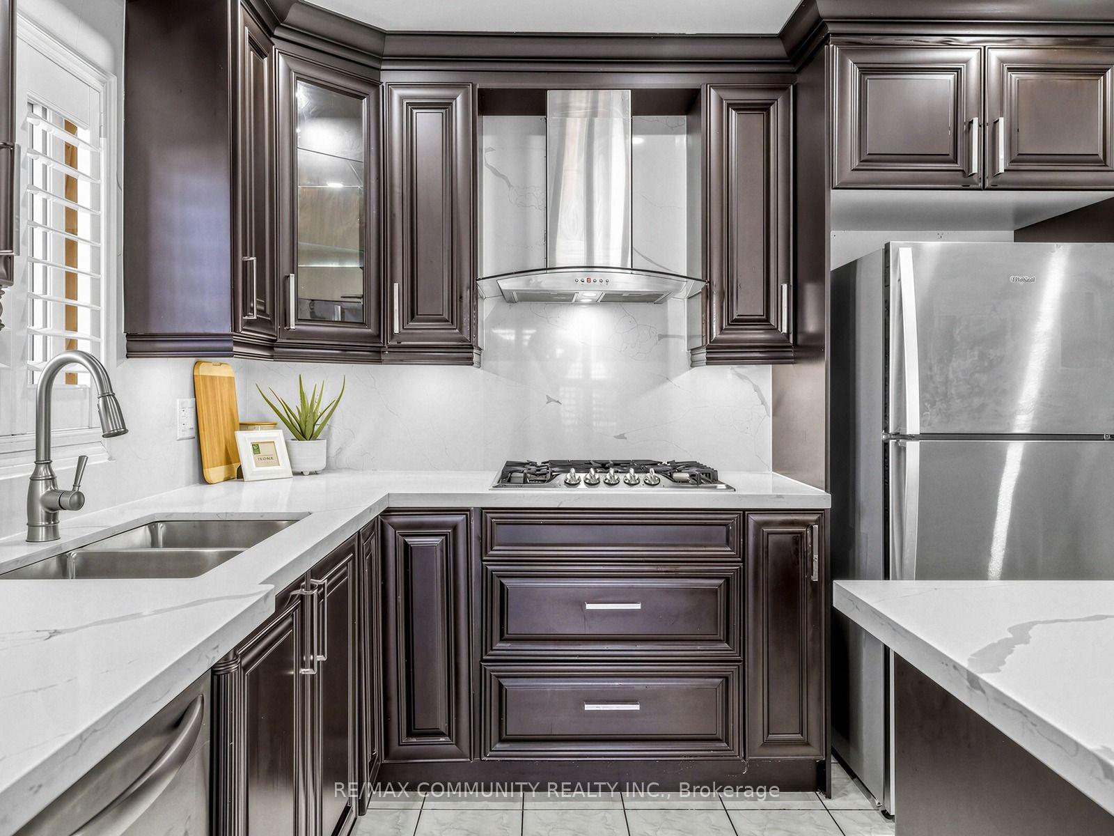 Photo 14 of 117 Tara Crescent, Markham, Cedarwood — HOMEH