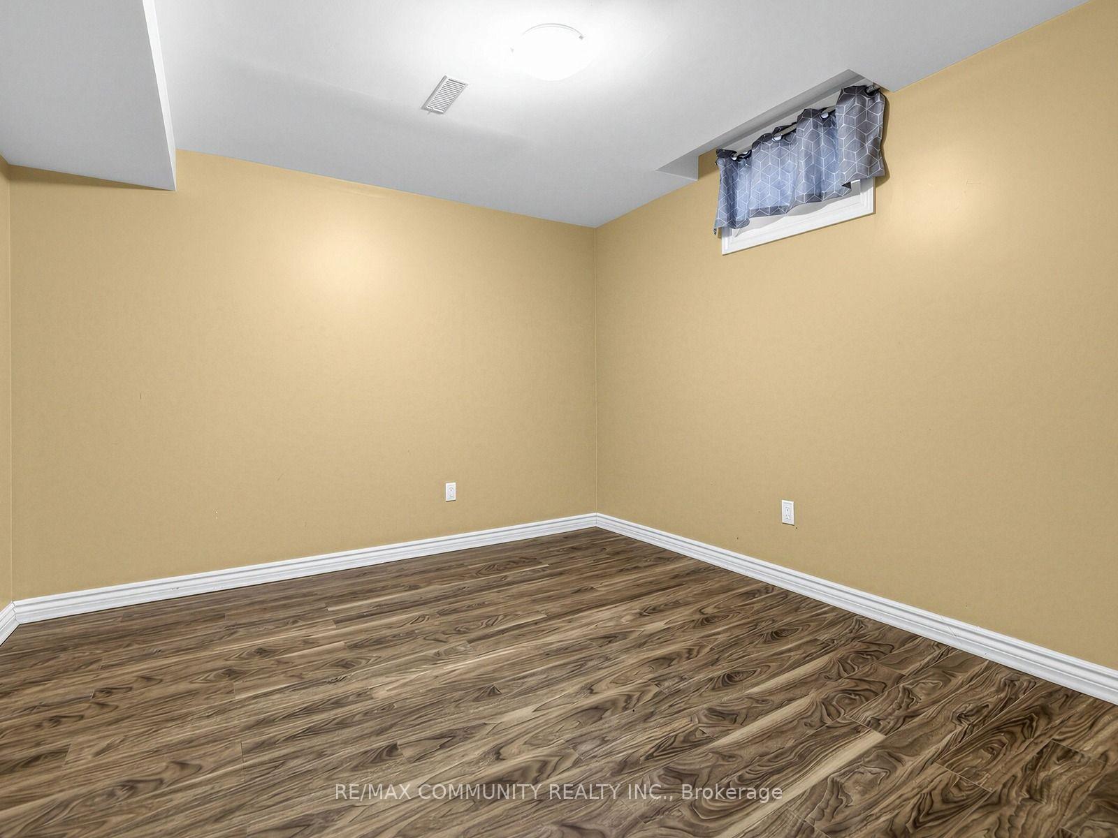 Photo 29 of 117 Tara Crescent, Markham, Cedarwood — HOMEH