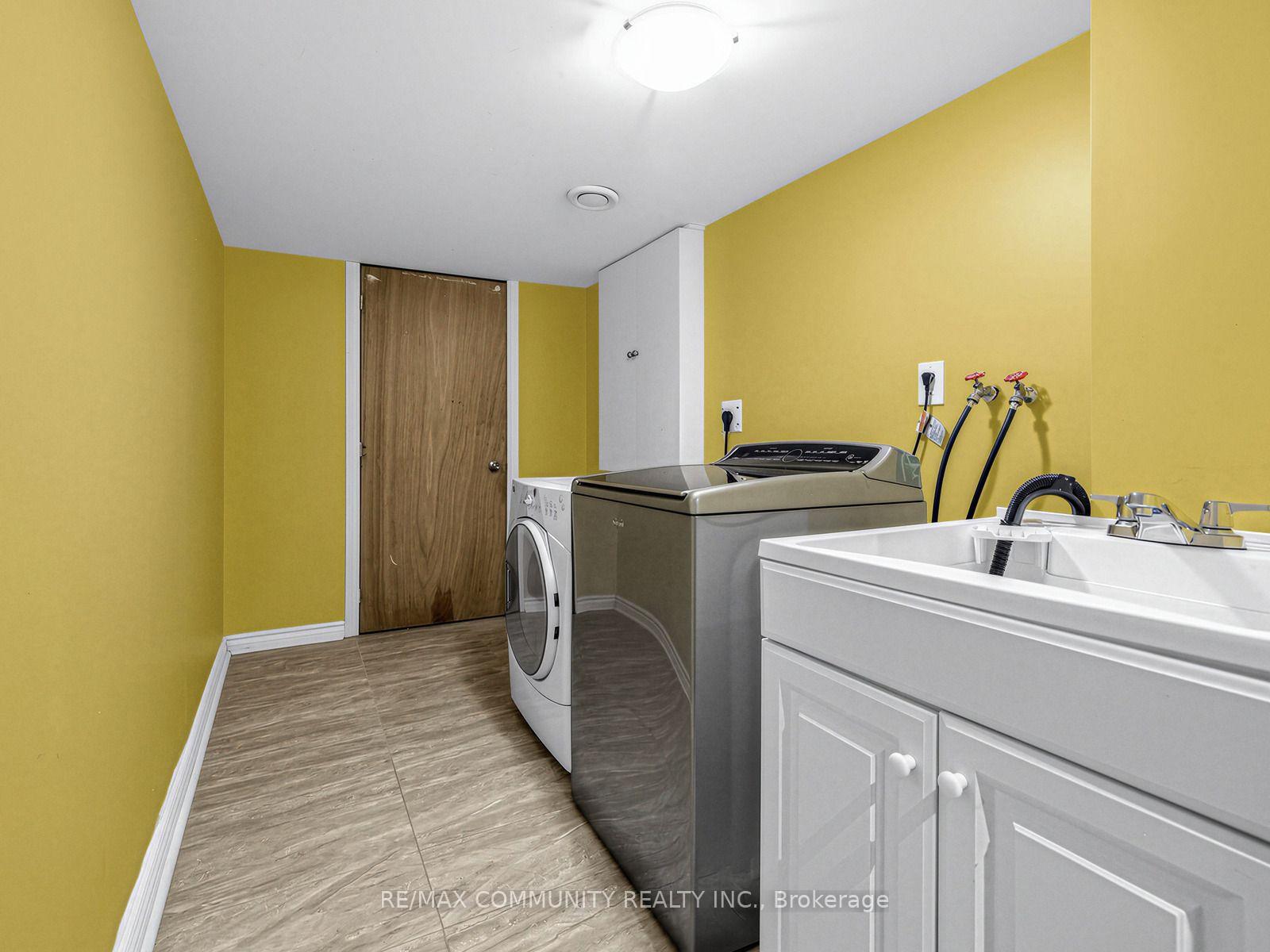 Photo 31 of 117 Tara Crescent, Markham, Cedarwood — HOMEH